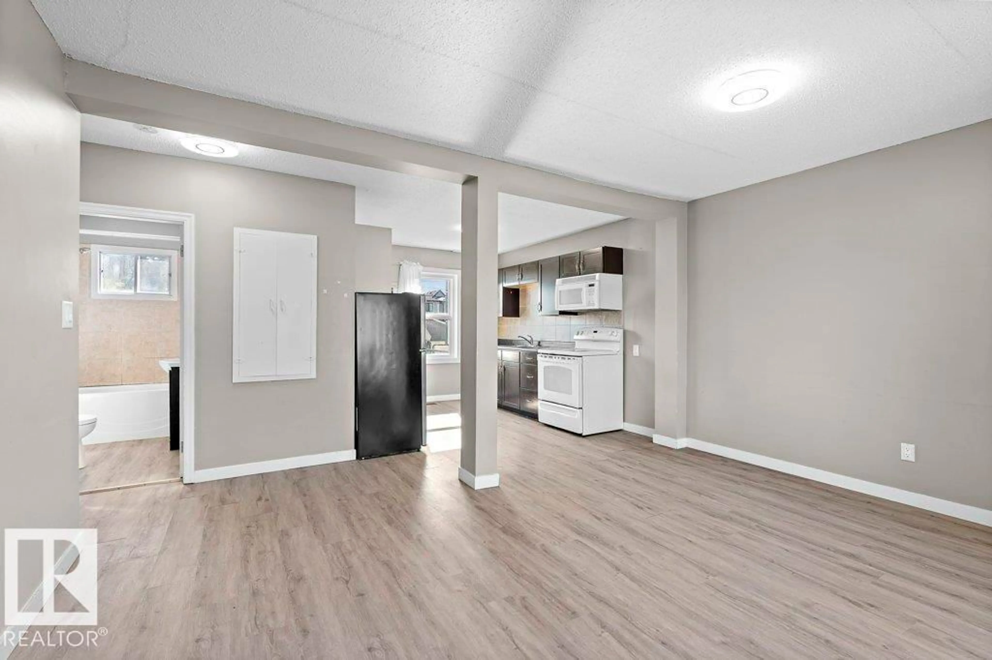 Unknown for 9237 151 ST, Edmonton Alberta T5R1J8