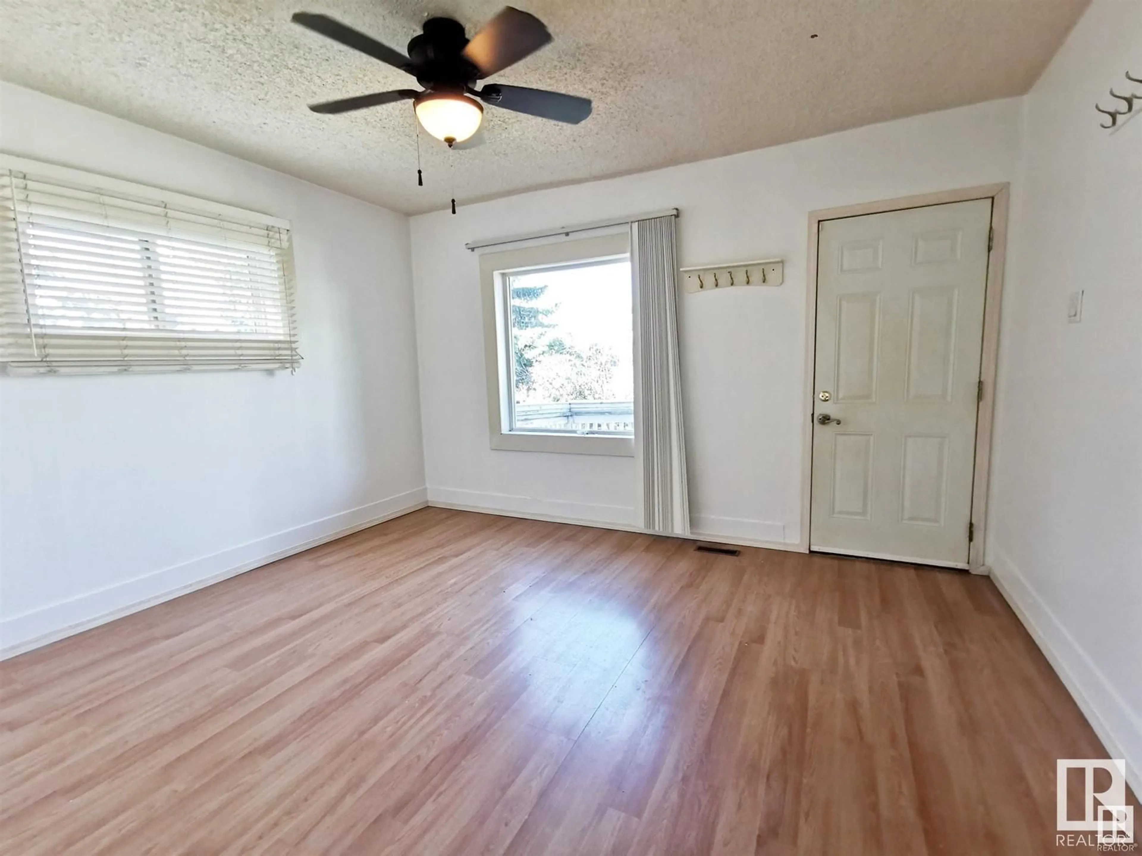 A pic of a room for 13027 66 ST, Edmonton Alberta T5C0A7