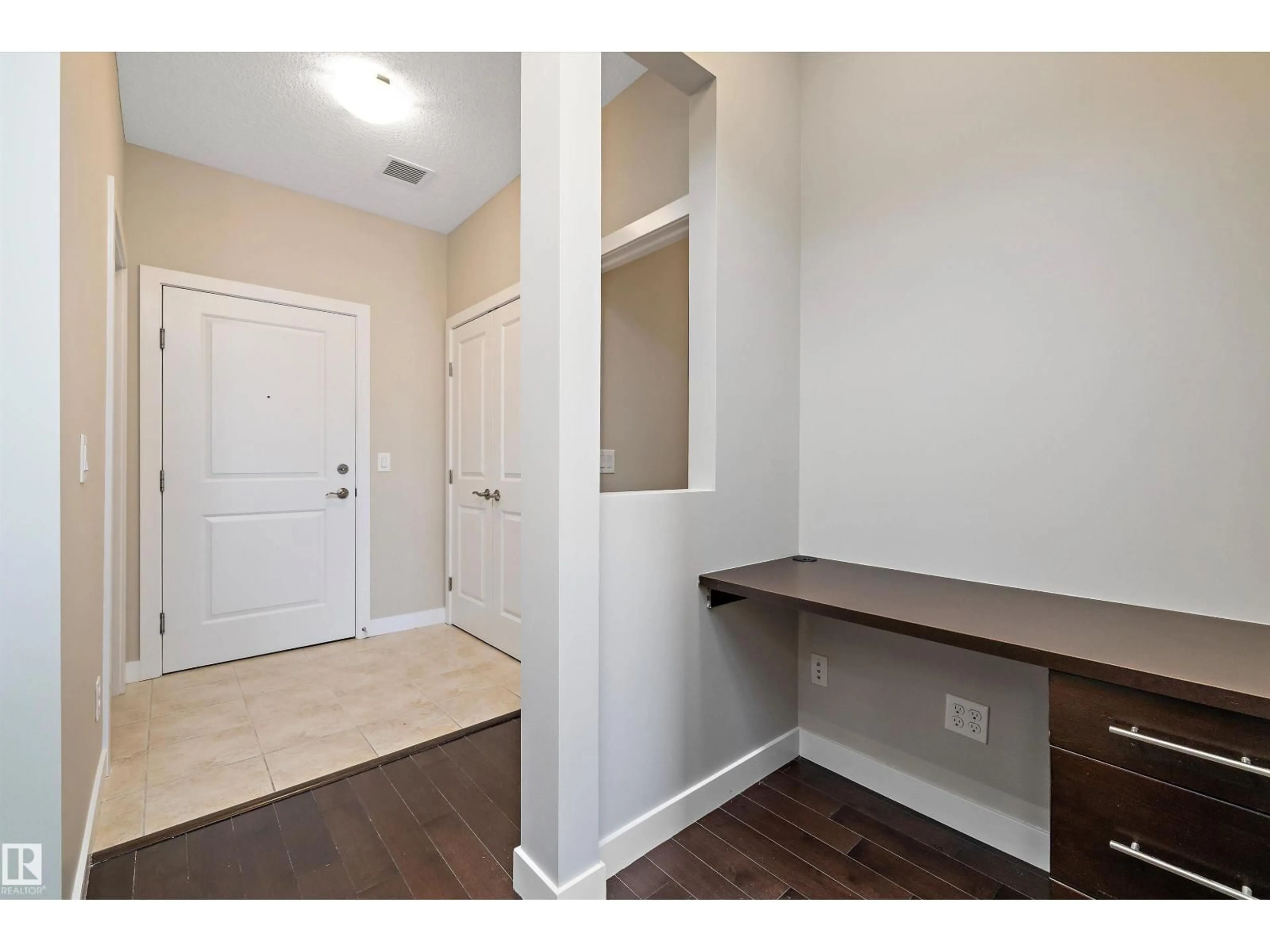 Indoor entryway for 2584 - 421 ANDERSON WY, Edmonton Alberta T6W0R2