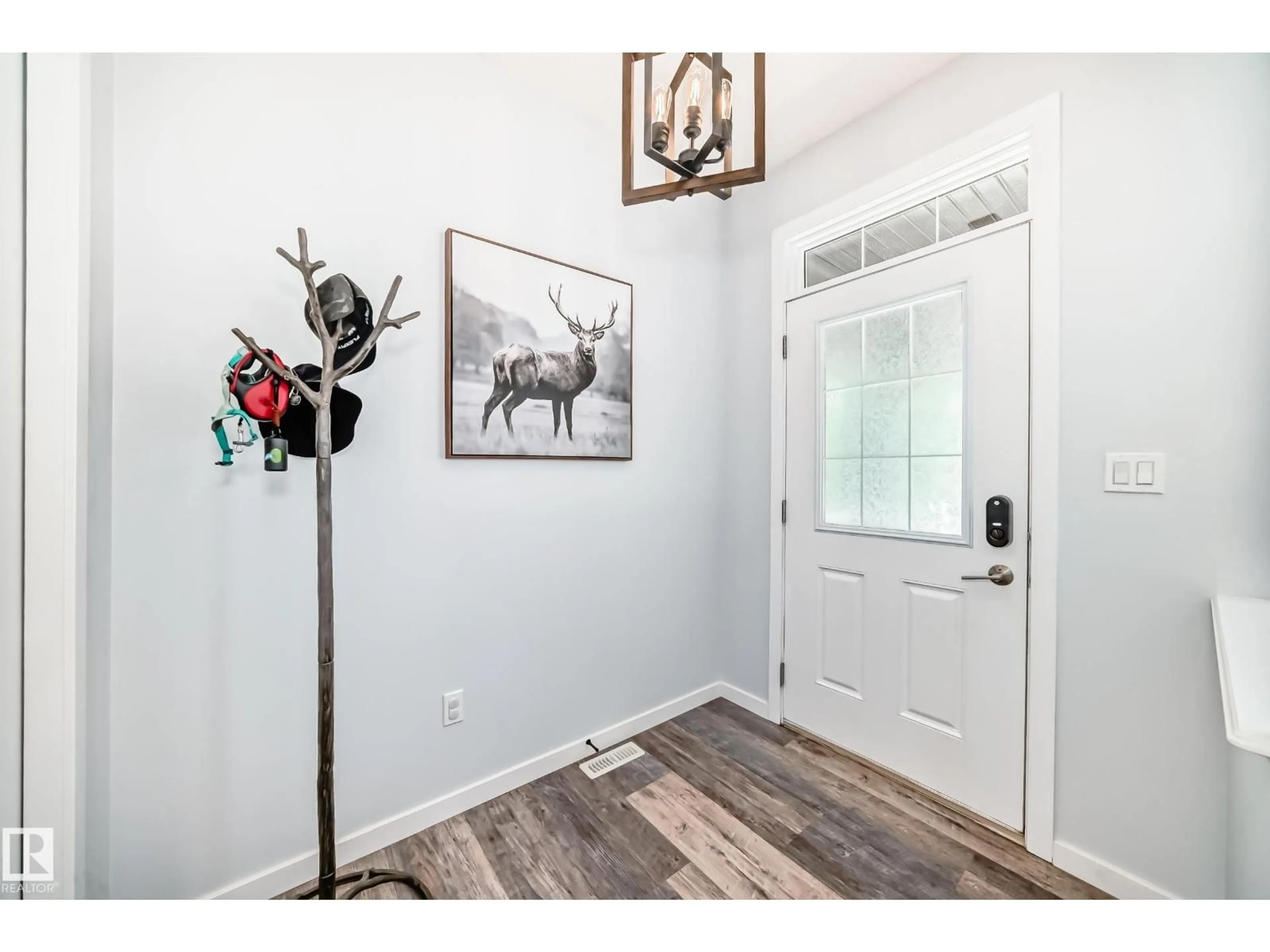 Indoor entryway for 3136 PAISLEY RD, Edmonton Alberta T6W2W8