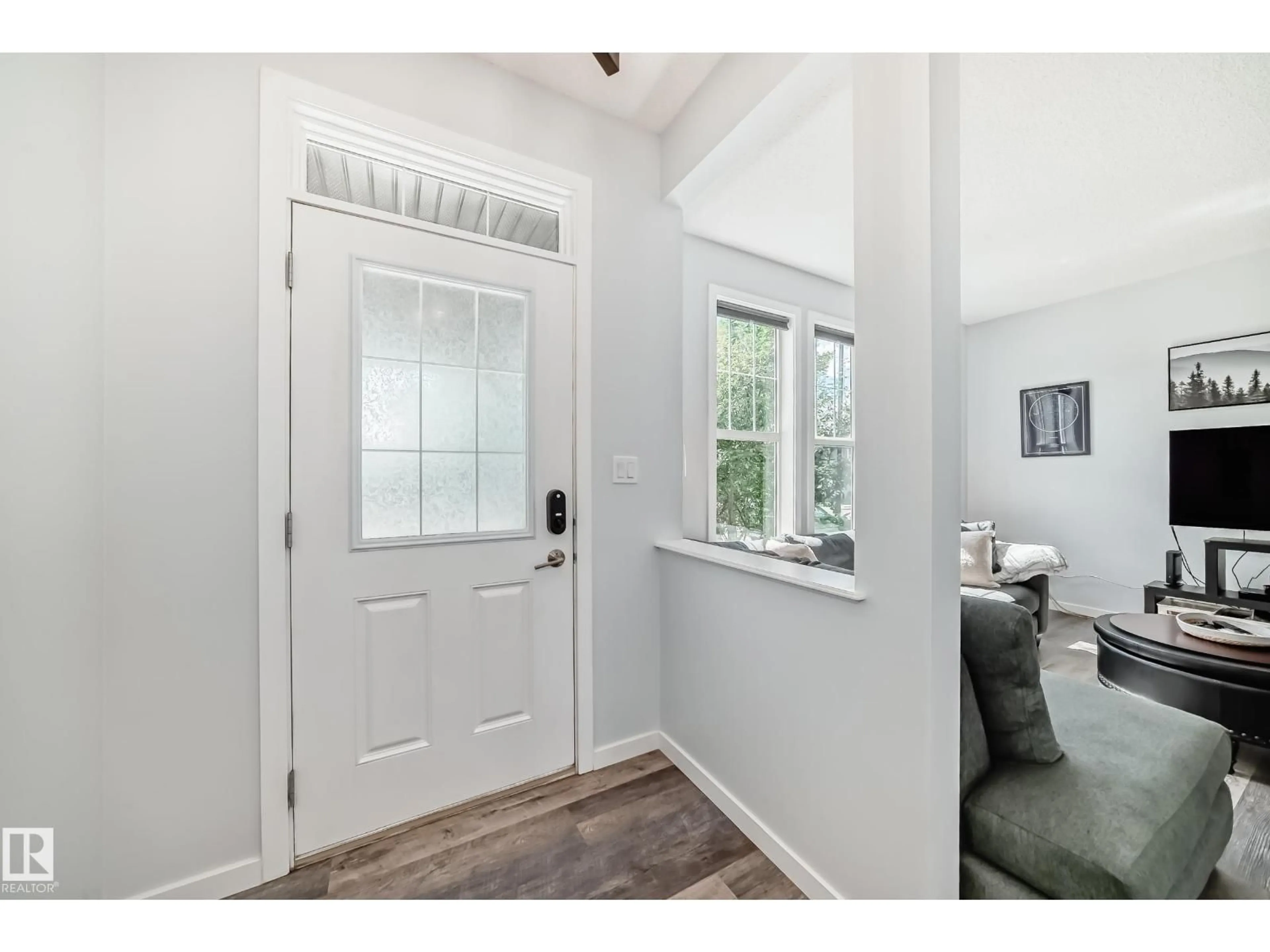 Indoor entryway for 3136 PAISLEY RD, Edmonton Alberta T6W2W8