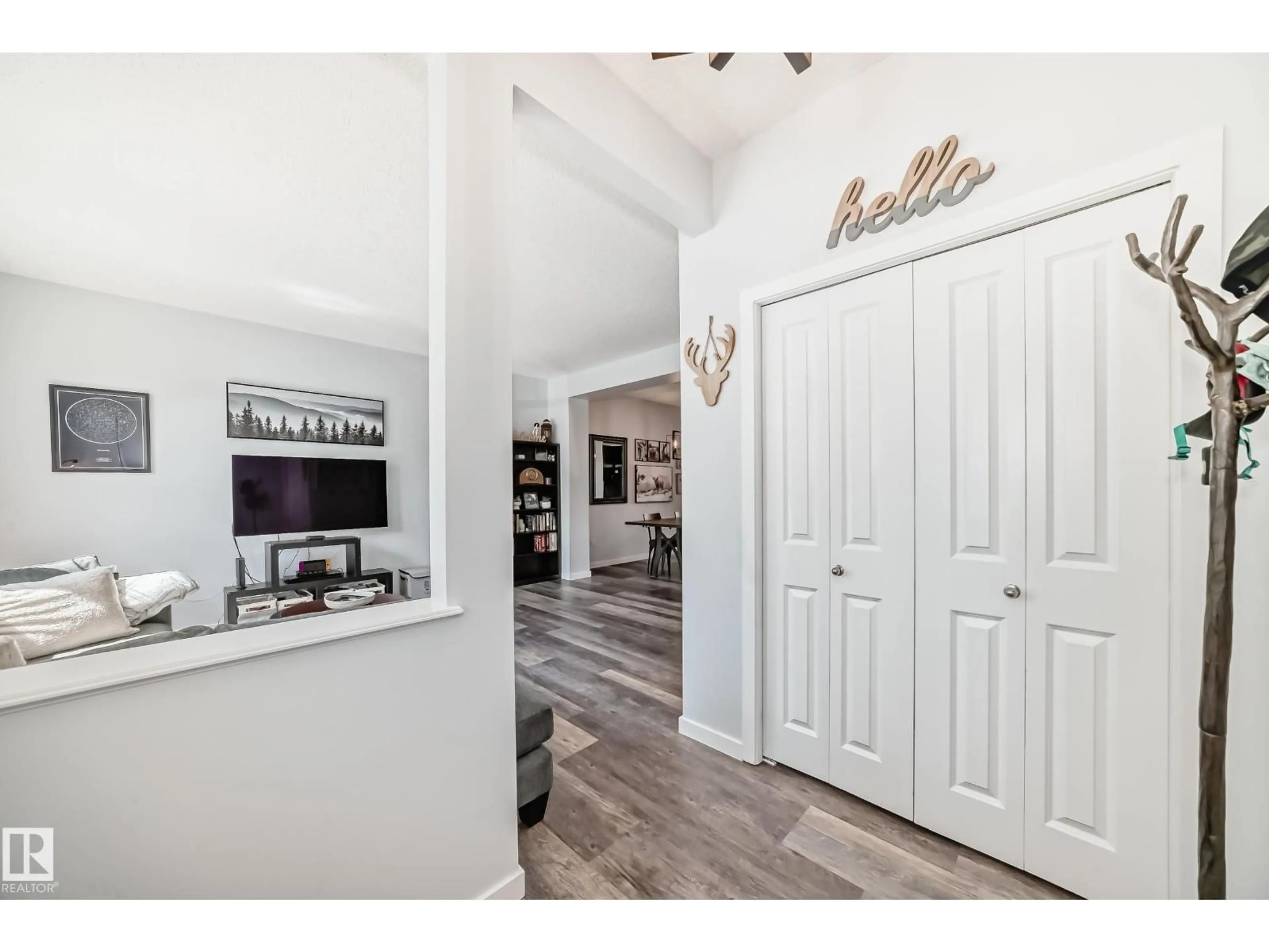 Indoor entryway for 3136 PAISLEY RD, Edmonton Alberta T6W2W8