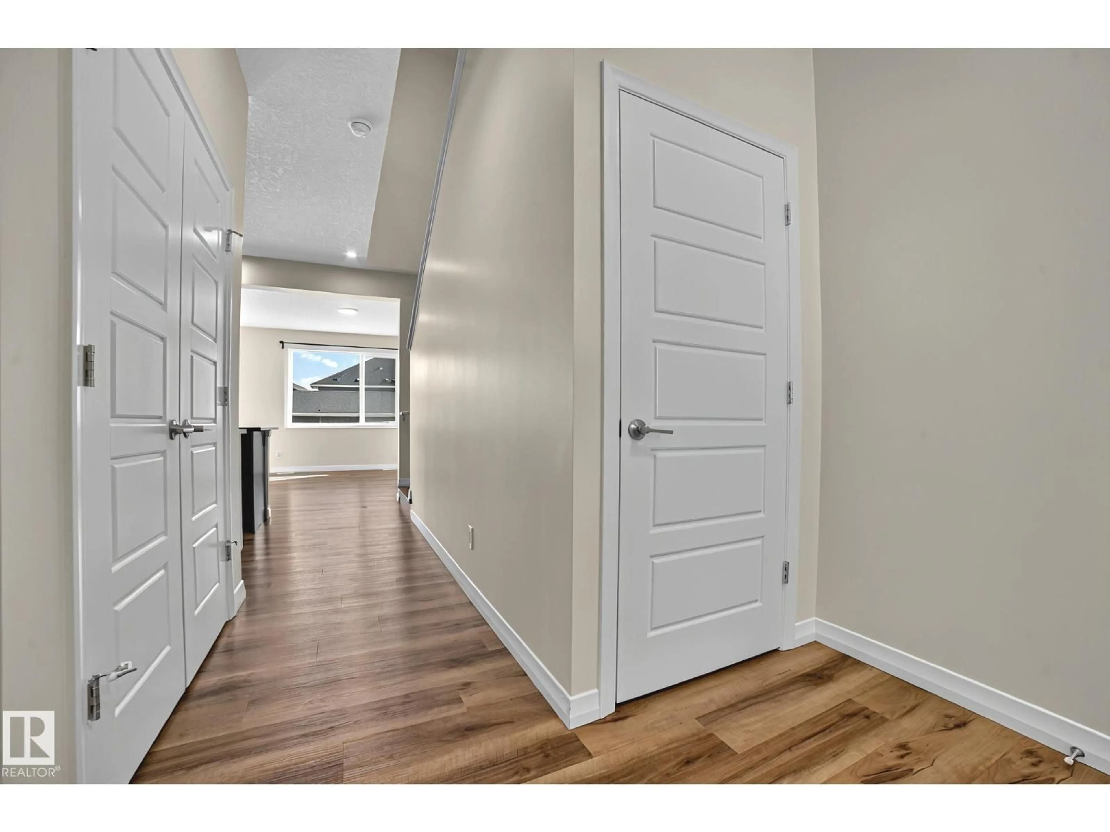 Indoor entryway for 9335 226 ST, Edmonton Alberta T5T7R5