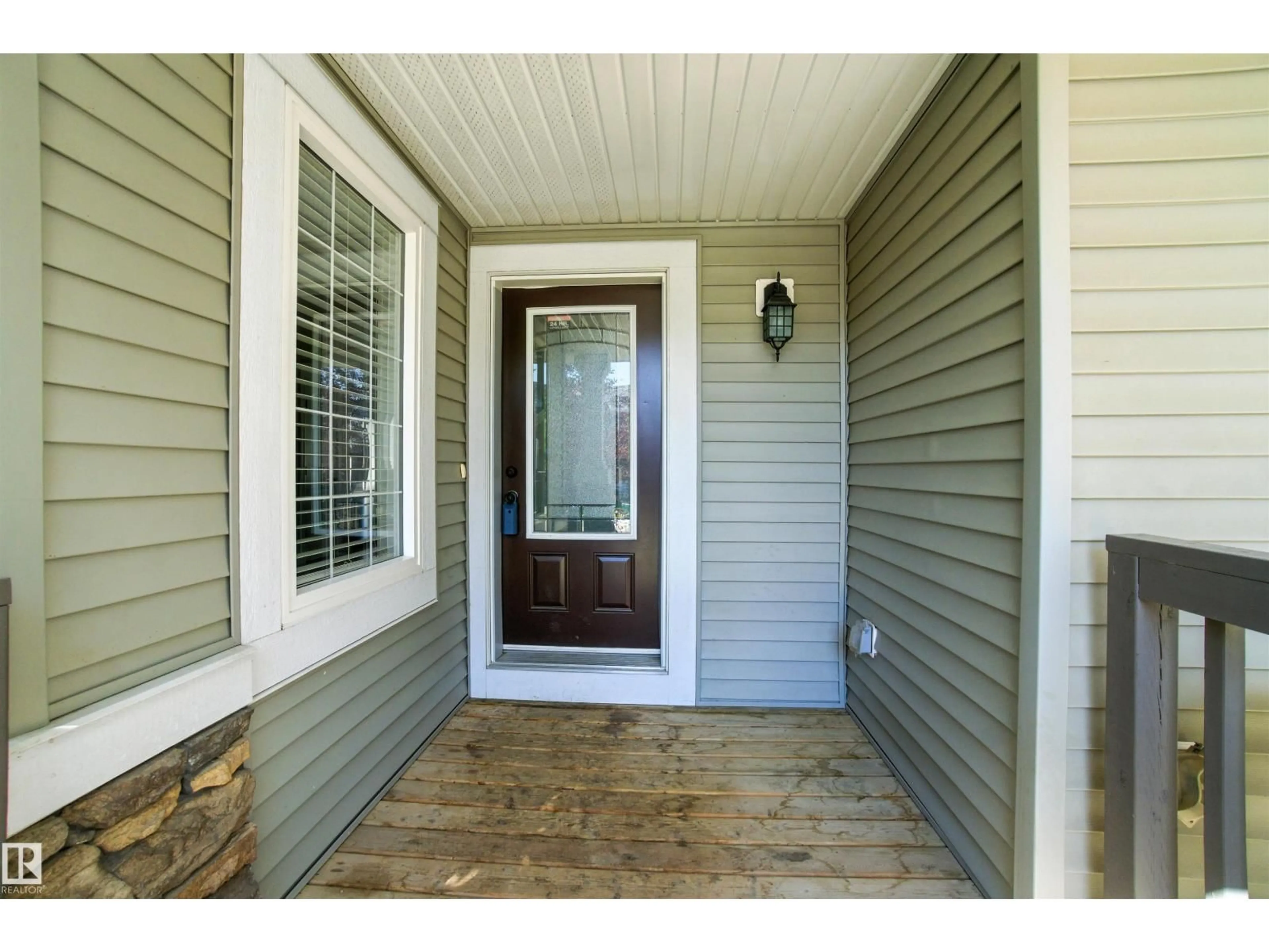 Indoor entryway for 2424 GLENRIDDING BV, Edmonton Alberta T6W2T4