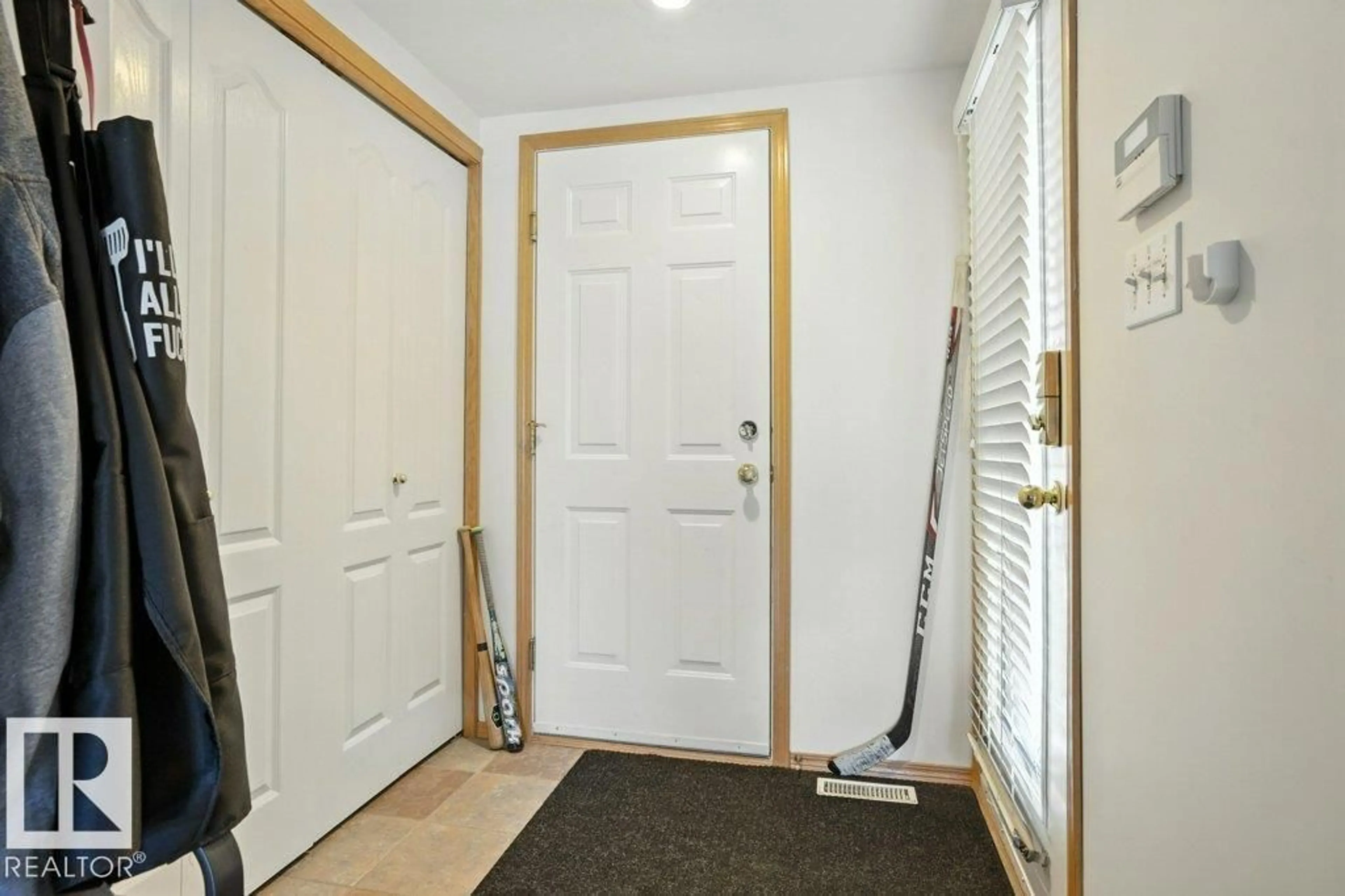 Indoor entryway for 19 NORMANDY DR, Sherwood Park Alberta T8A5V7