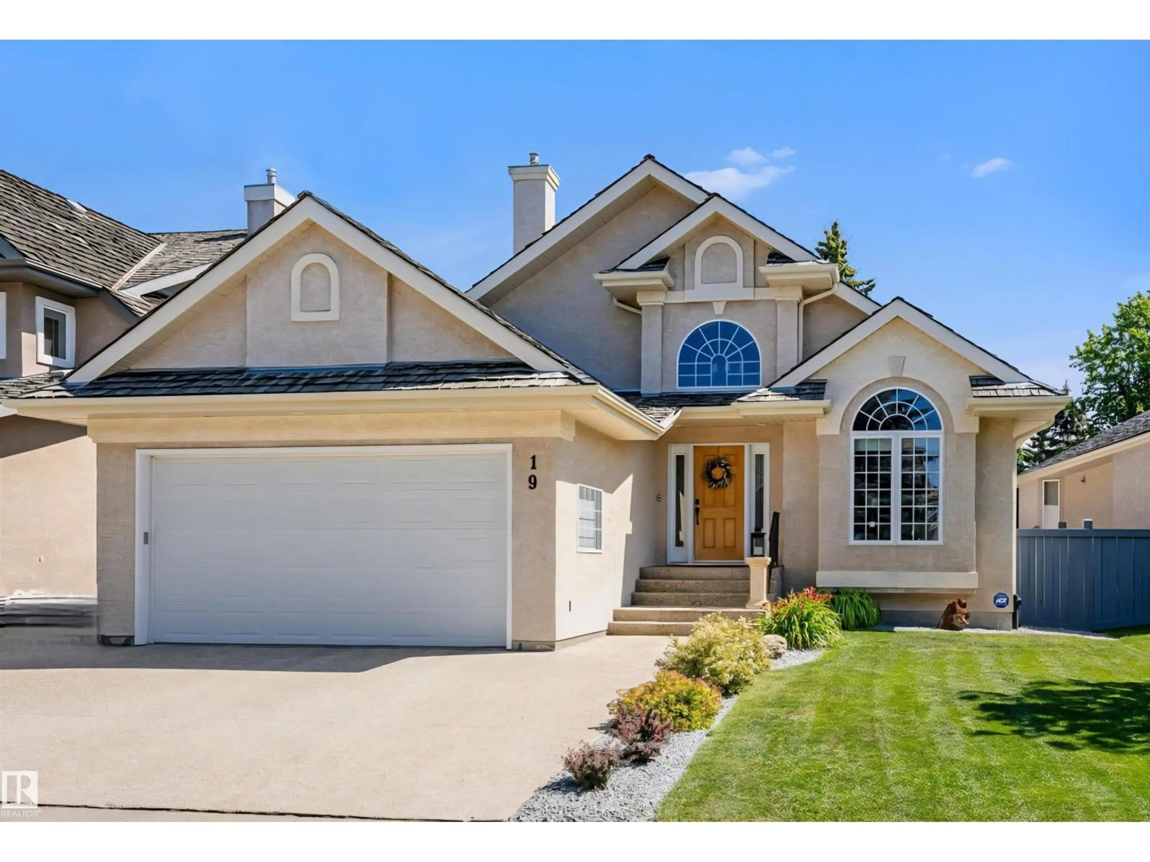 Home with vinyl exterior material, street for 19 PRESTIGE POINT, Edmonton Alberta T6M2T3
