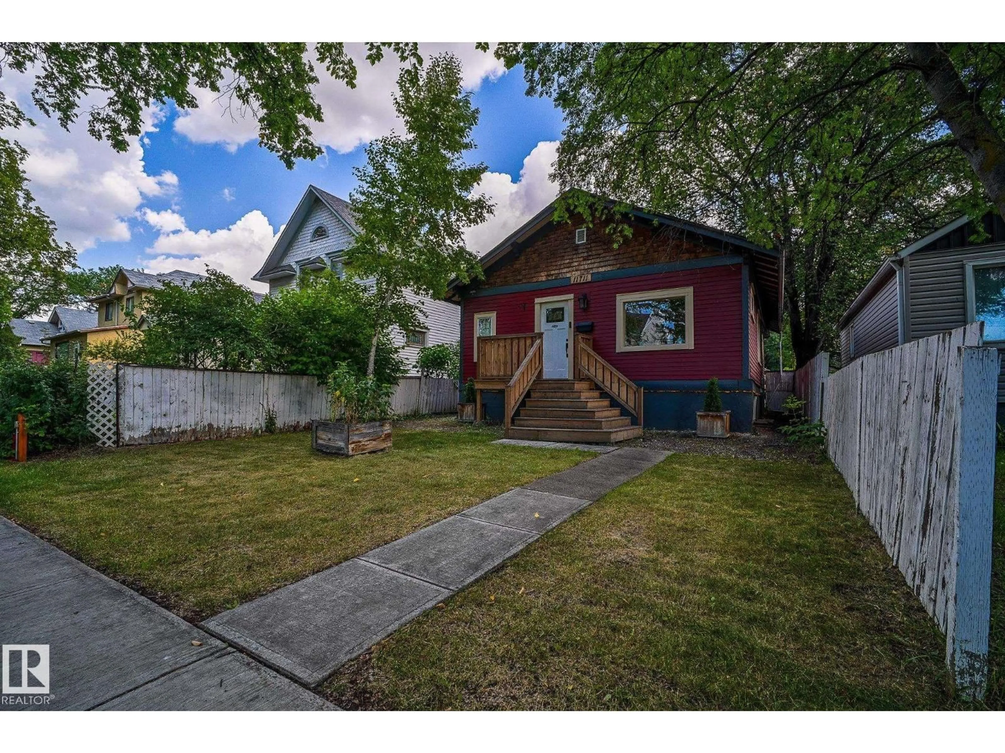 A pic from outside/outdoor area/front of a property/back of a property/a pic from drone, street for 11711 96 ST, Edmonton Alberta T5G1V1