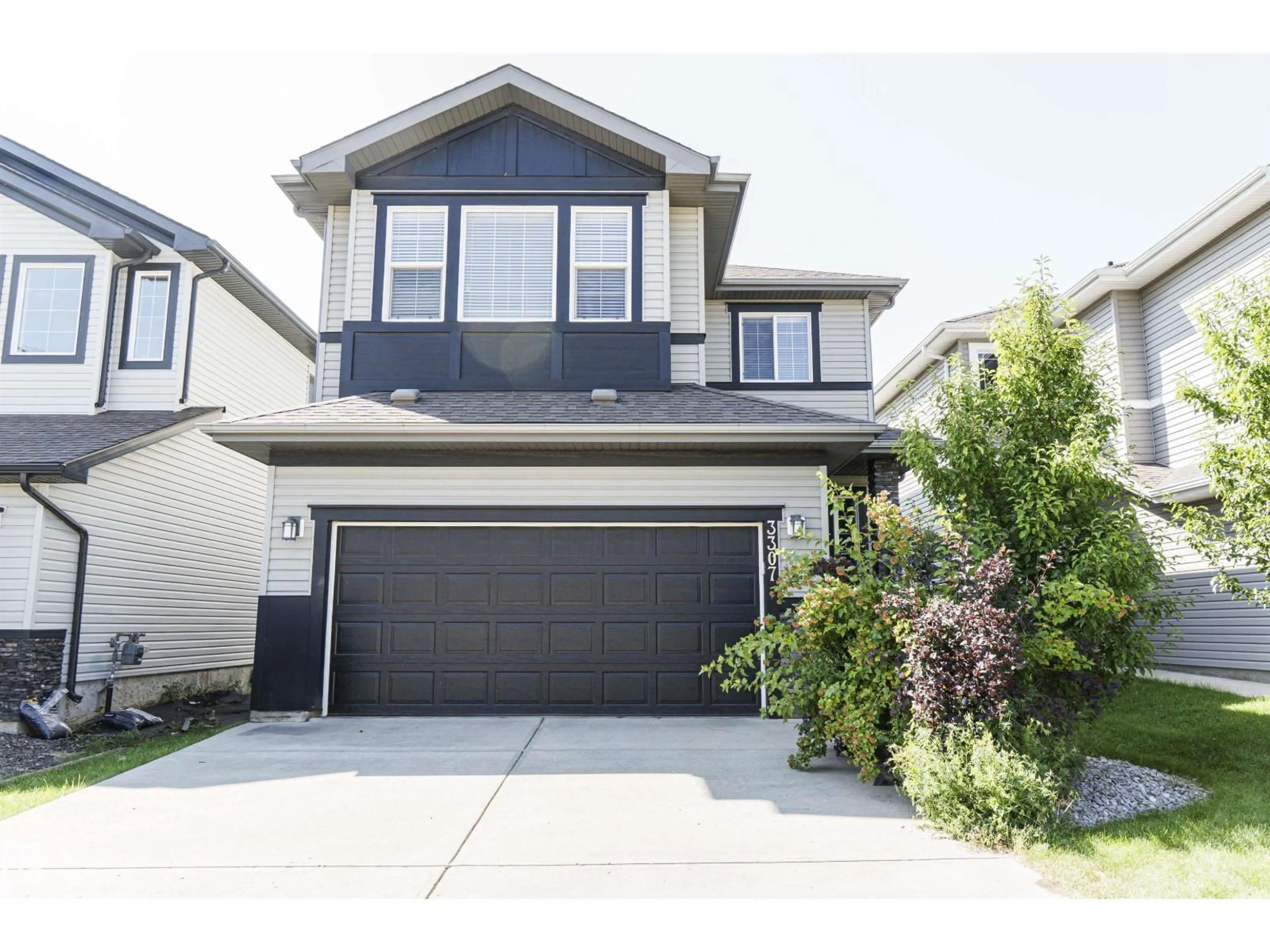 Home with vinyl exterior material, street for NW - 3307 HILTON CR, Edmonton Alberta T6M0N5