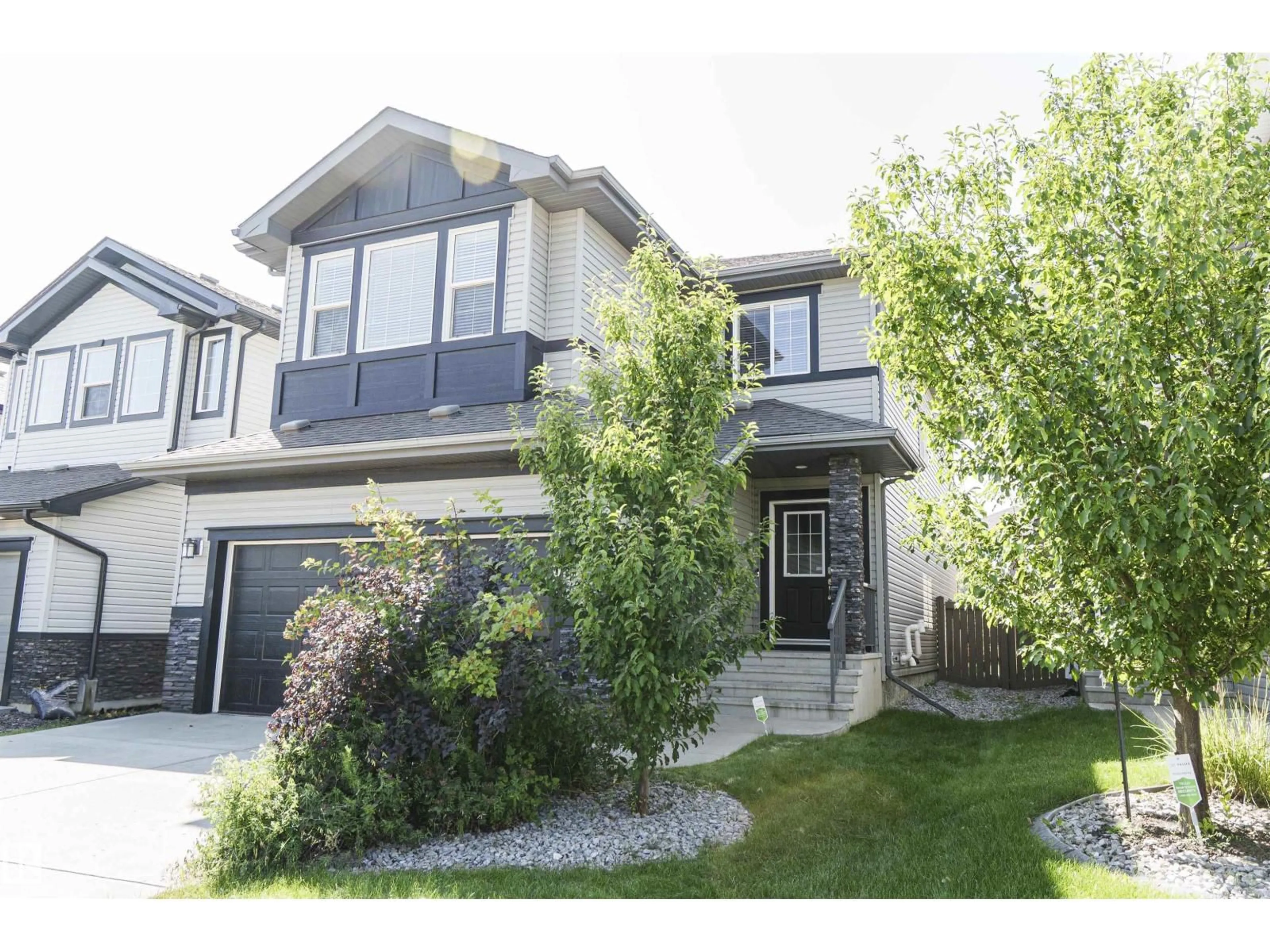 Home with vinyl exterior material, street for NW - 3307 HILTON CR, Edmonton Alberta T6M0N5