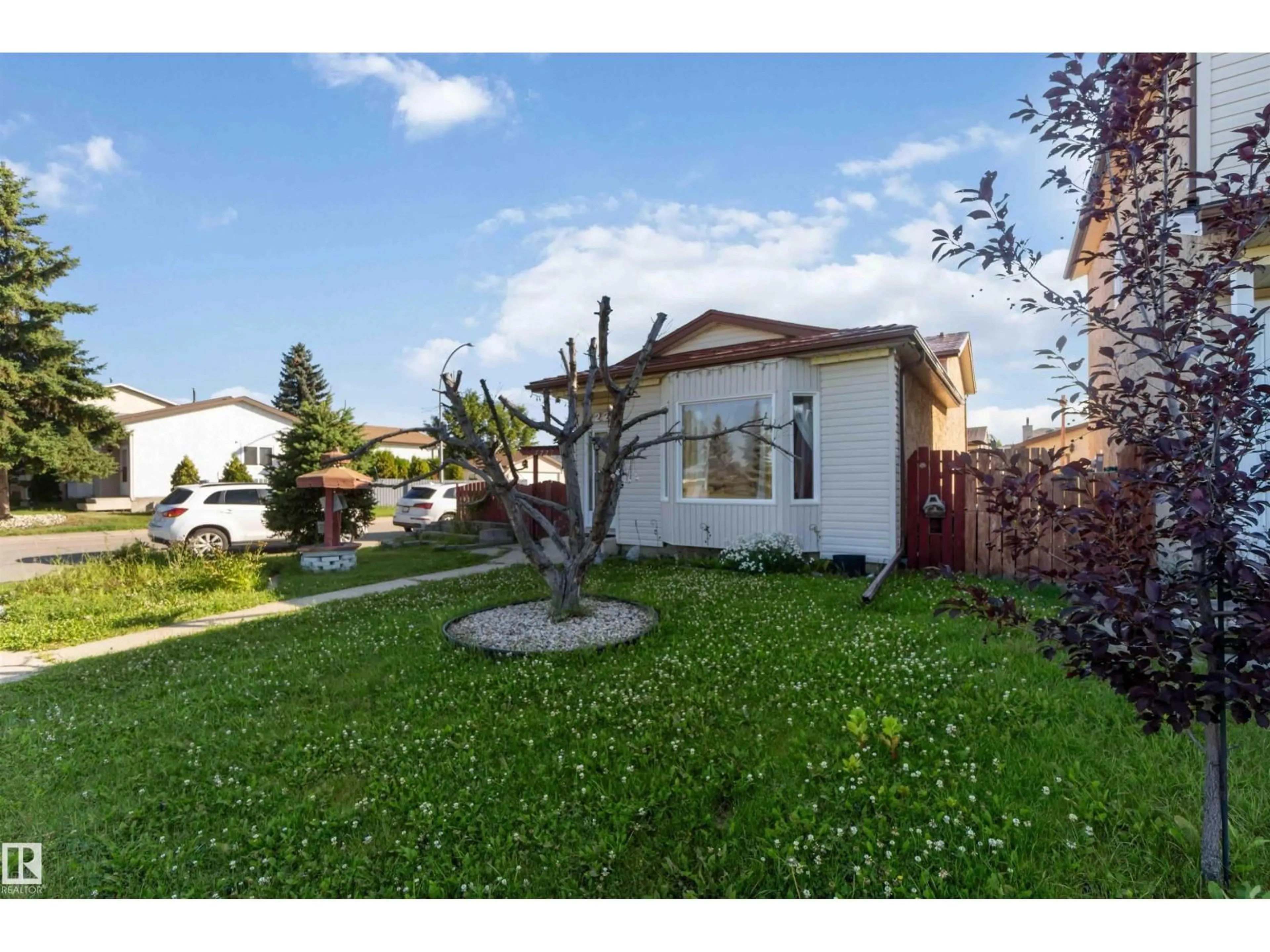 A pic from outside/outdoor area/front of a property/back of a property/a pic from drone, street for 7227 184 ST, Edmonton Alberta T5T3Z9
