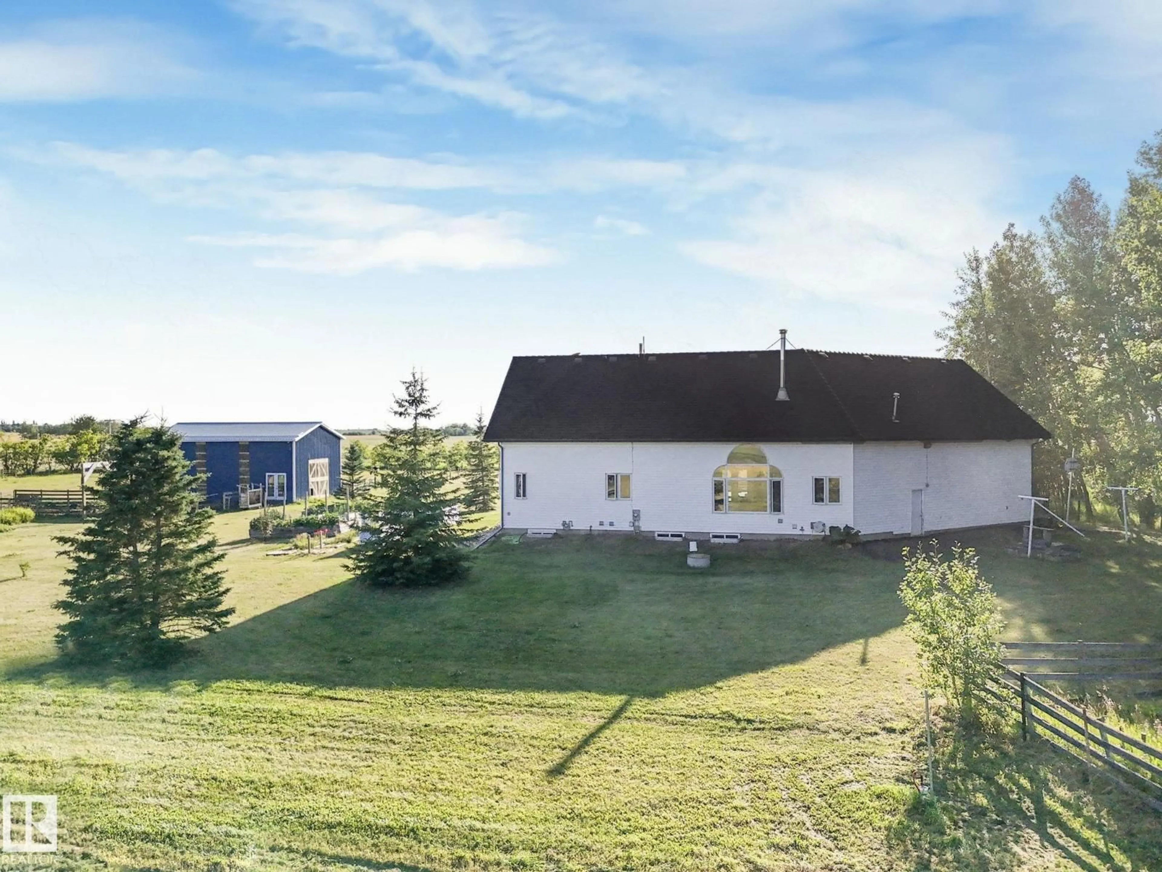 A pic from outside/outdoor area/front of a property/back of a property/a pic from drone, unknown for 56231 RGE ROAD 263, Rural Sturgeon County Alberta T8R0X8