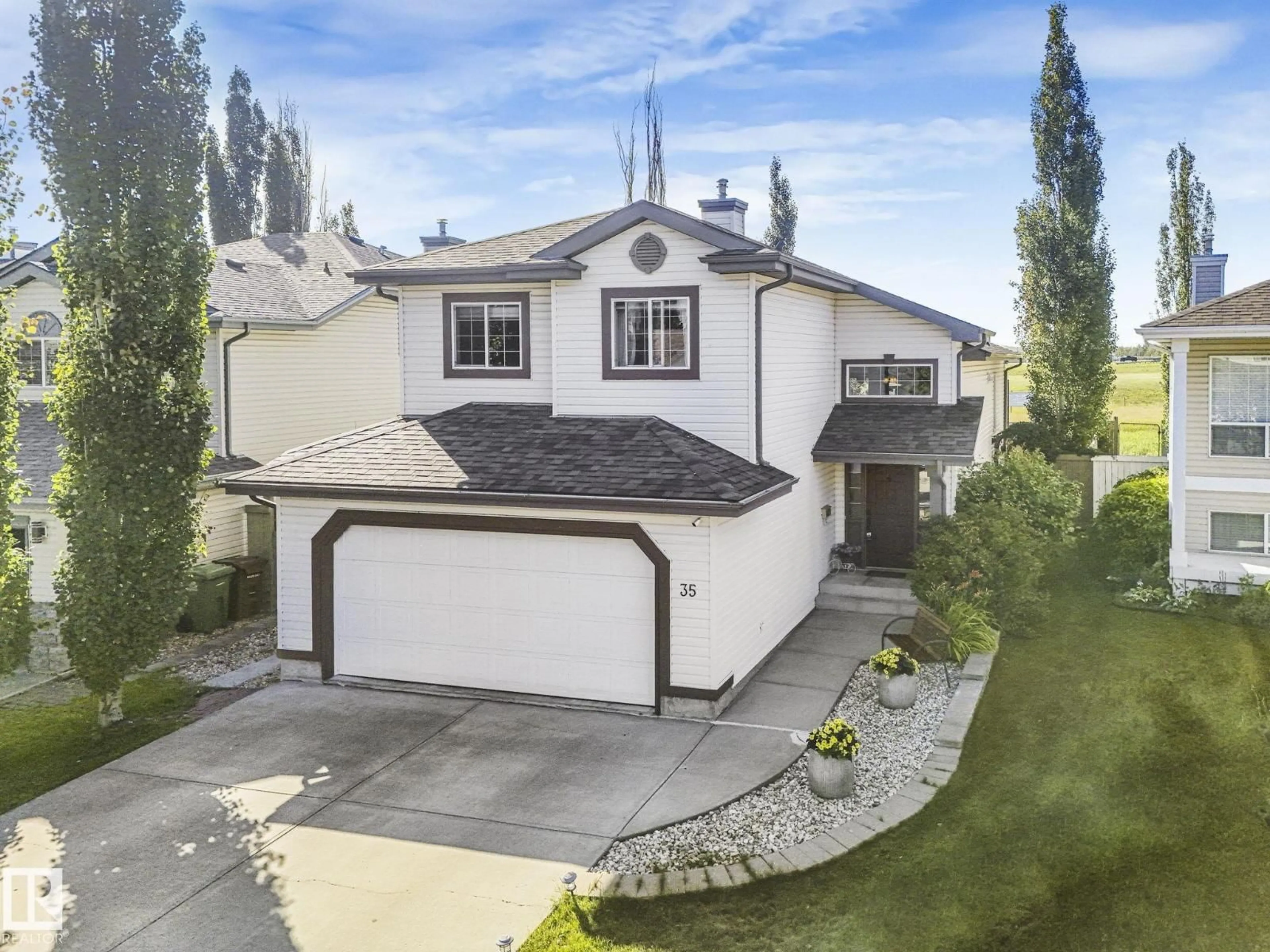 A pic from outside/outdoor area/front of a property/back of a property/a pic from drone, street for 35 HAMILTON CR, St. Albert Alberta T8N6R6