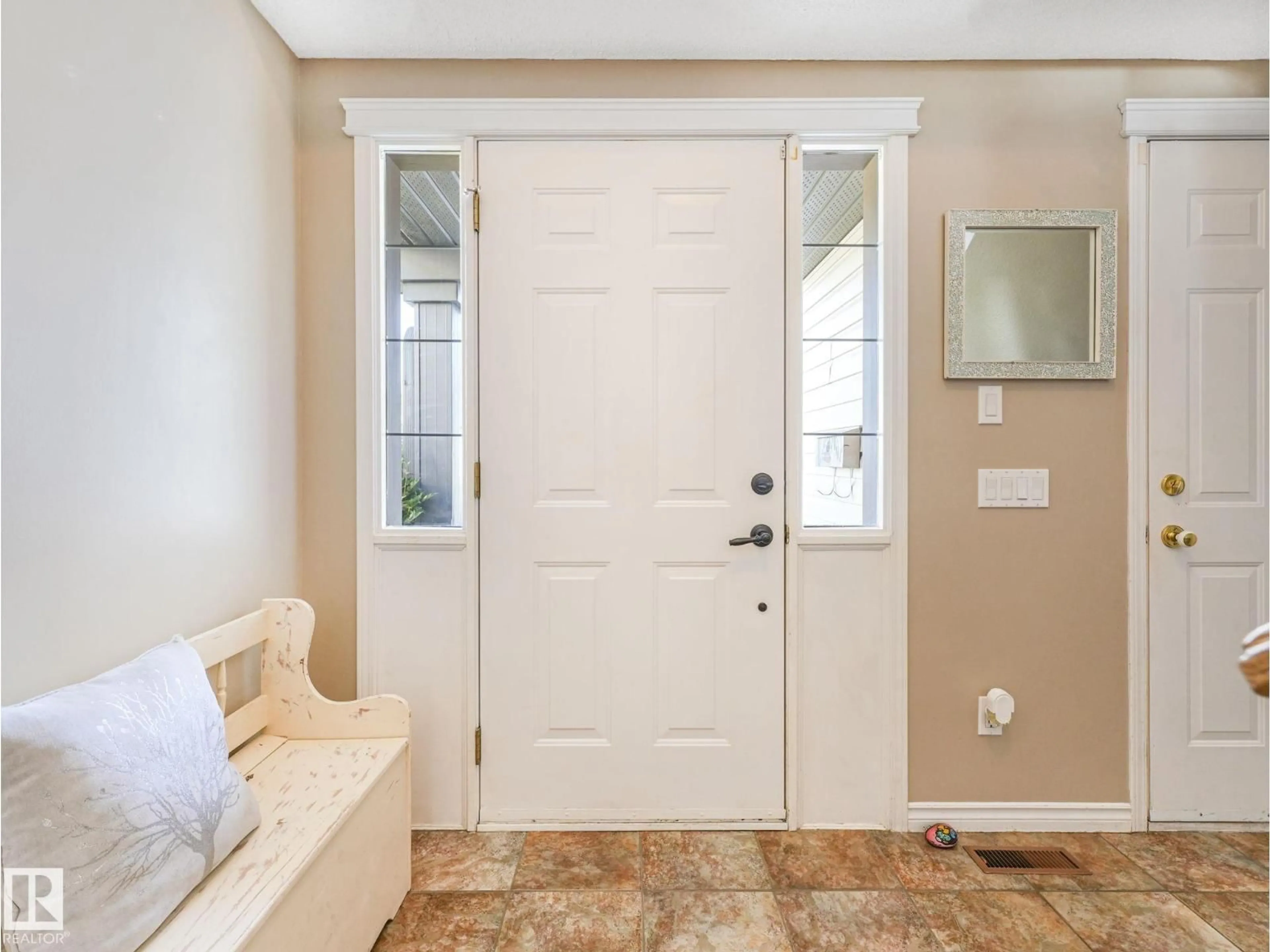 Indoor entryway for 35 HAMILTON CR, St. Albert Alberta T8N6R6