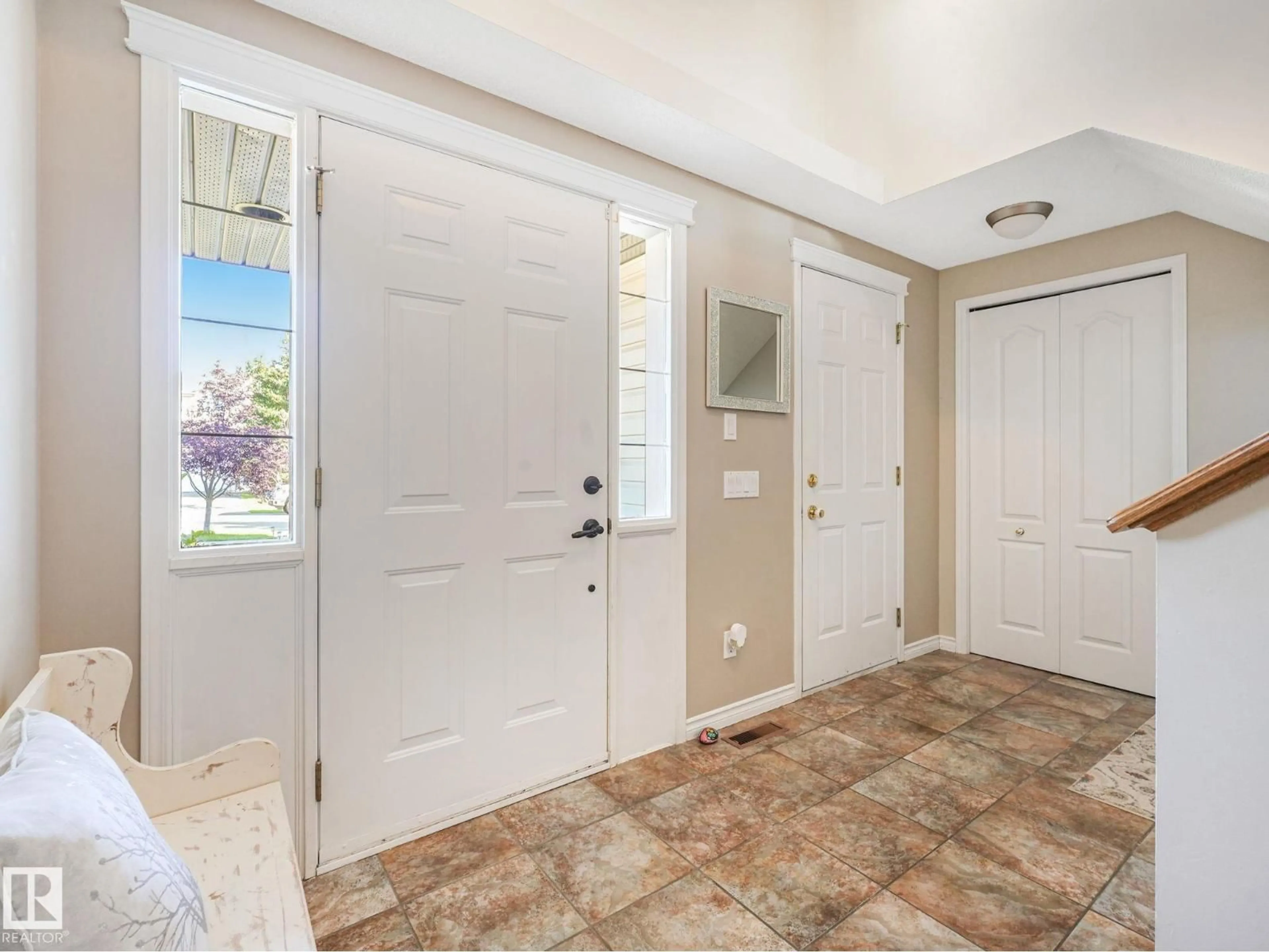 Indoor entryway for 35 HAMILTON CR, St. Albert Alberta T8N6R6