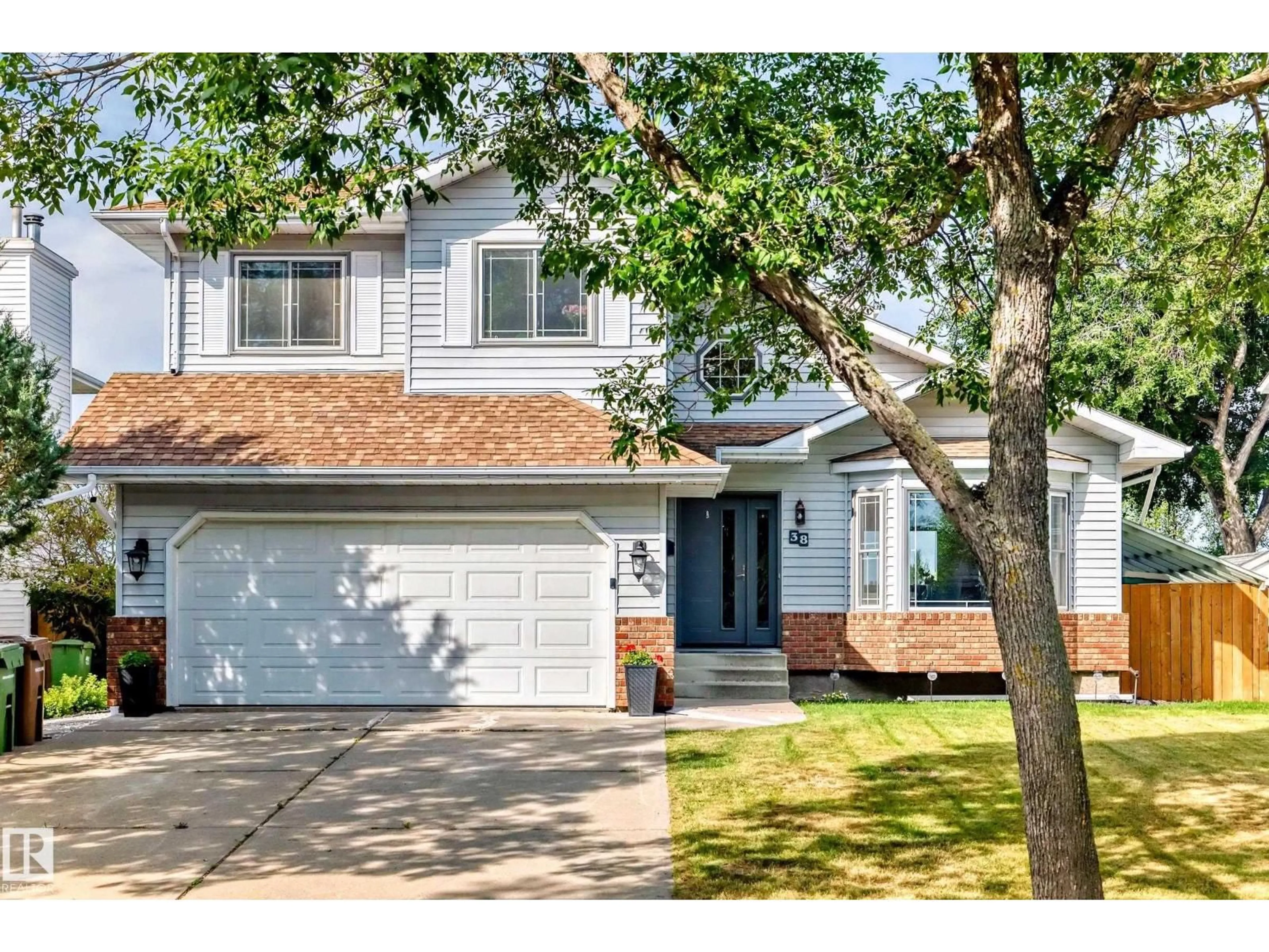 Home with vinyl exterior material, street for 38 DEANE CR, St. Albert Alberta T8N4Z4