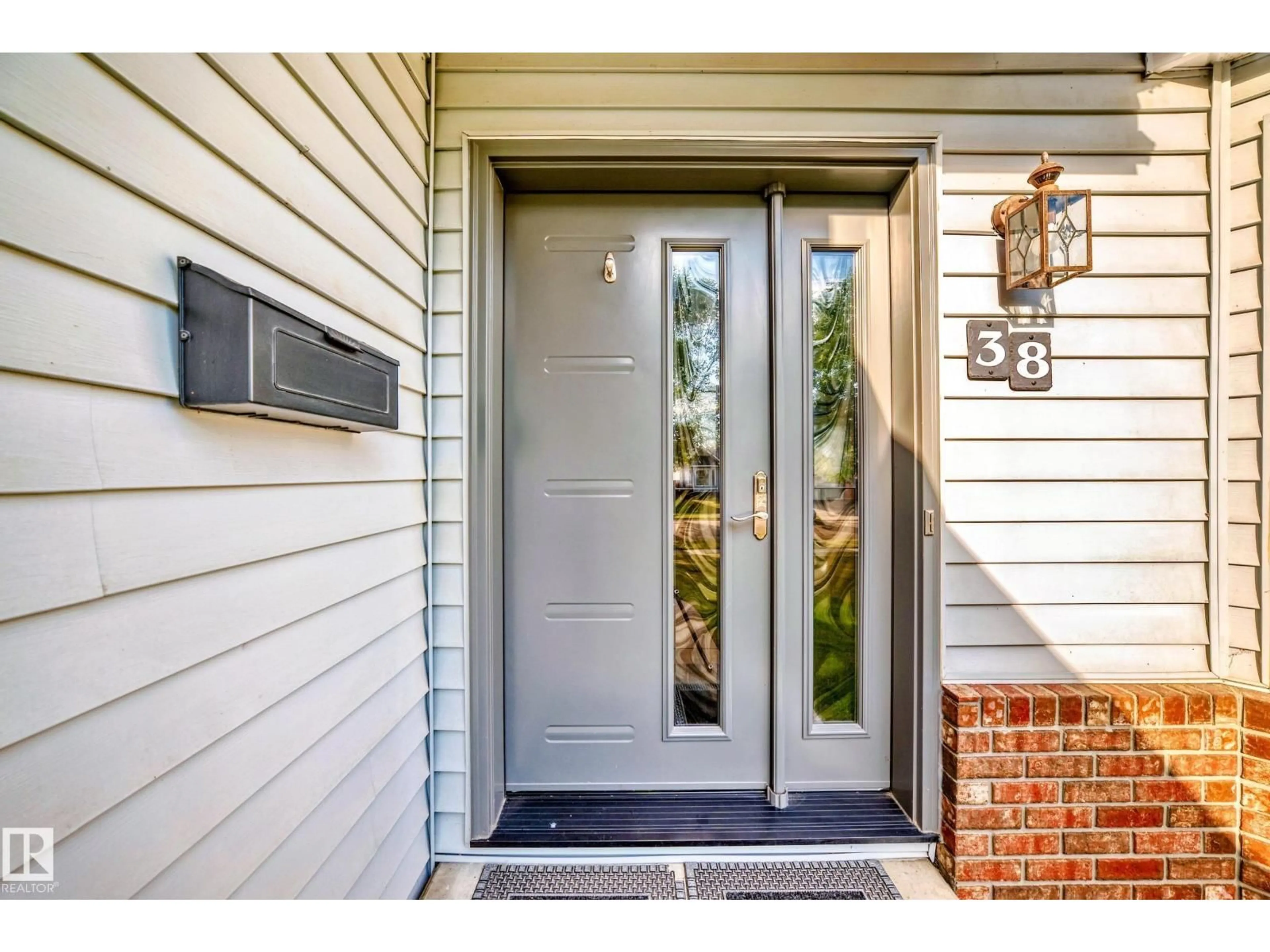 Indoor entryway for 38 DEANE CR, St. Albert Alberta T8N4Z4