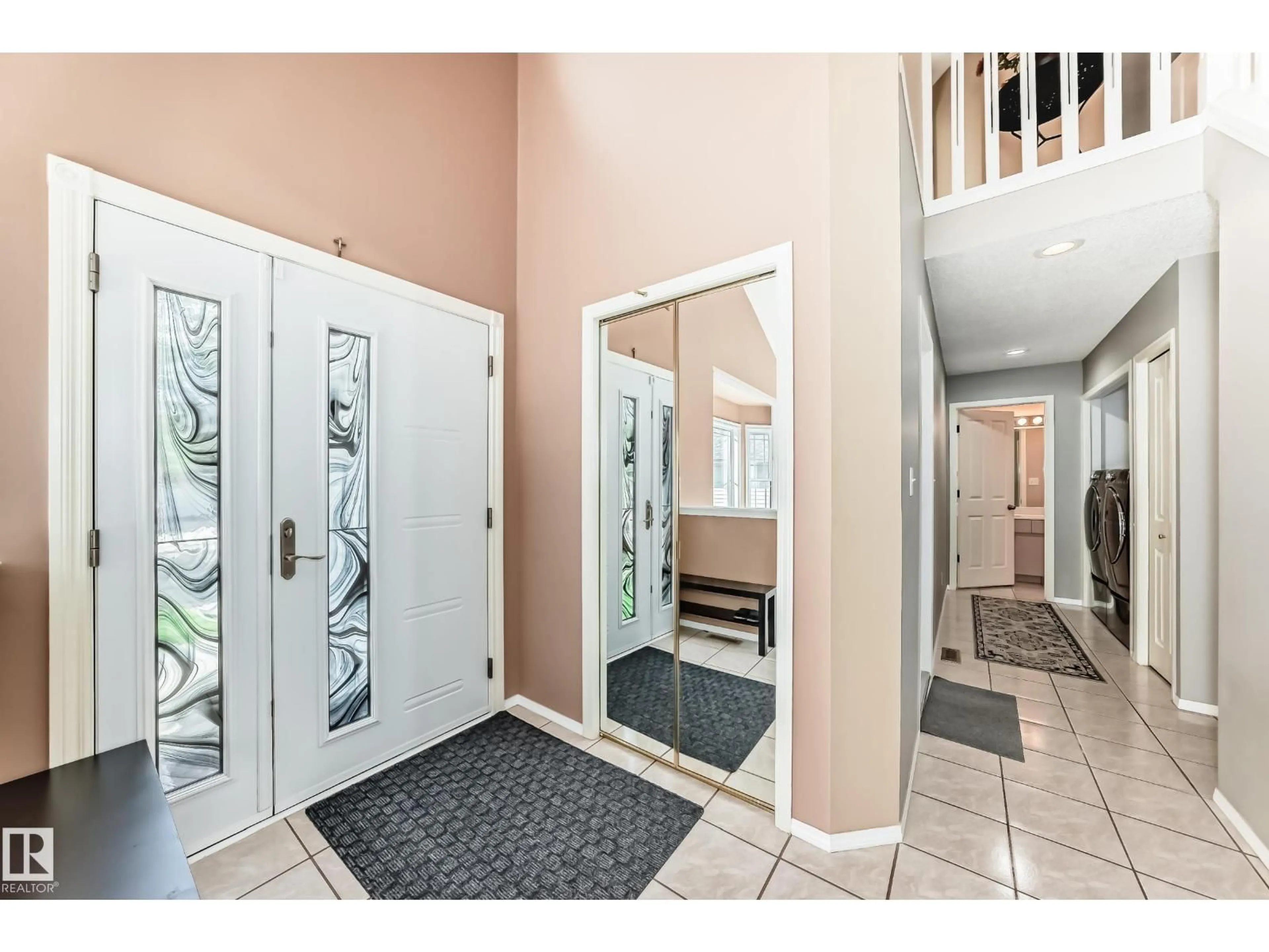 Indoor foyer for 38 DEANE CR, St. Albert Alberta T8N4Z4