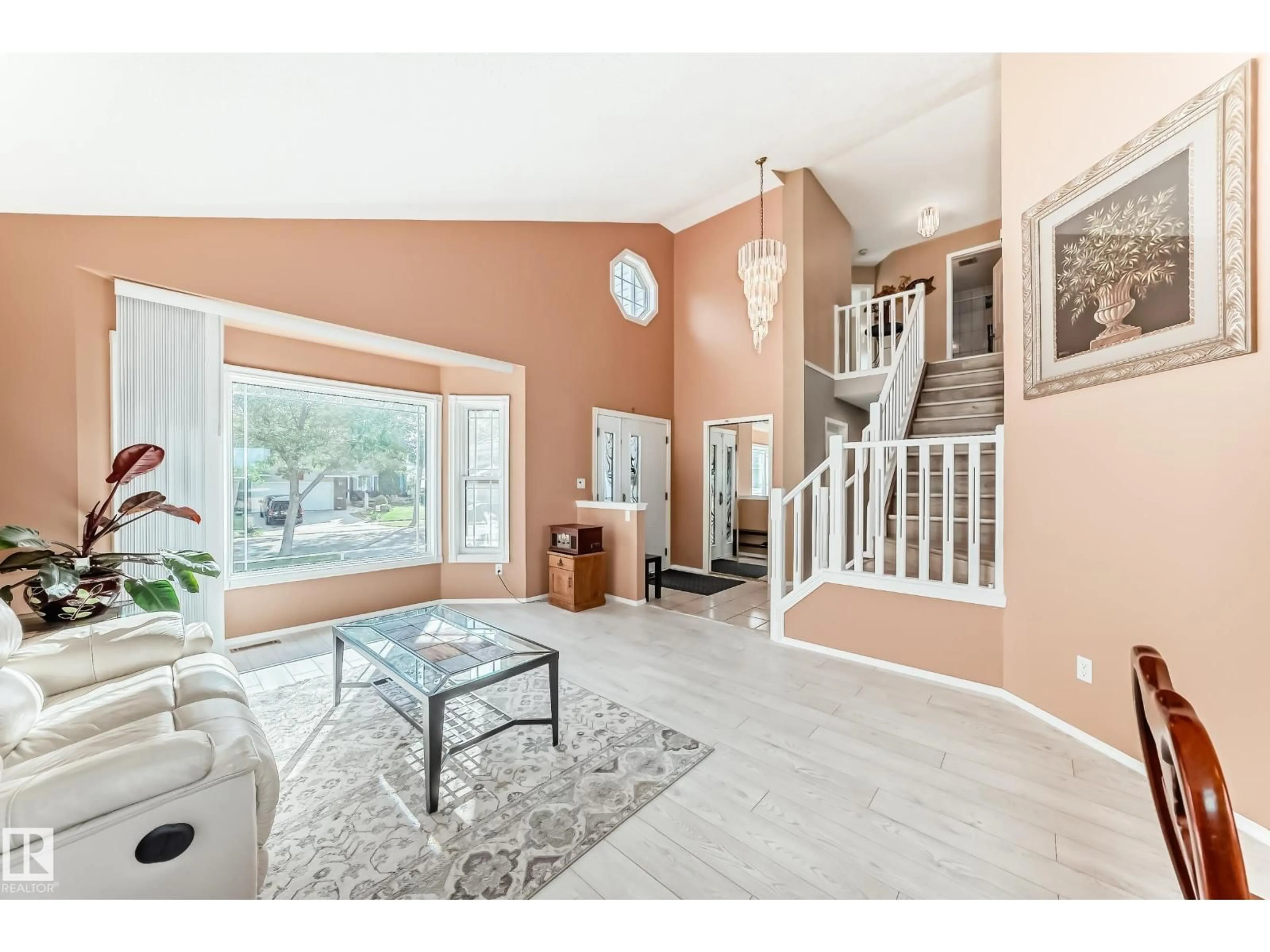 Indoor entryway for 38 DEANE CR, St. Albert Alberta T8N4Z4