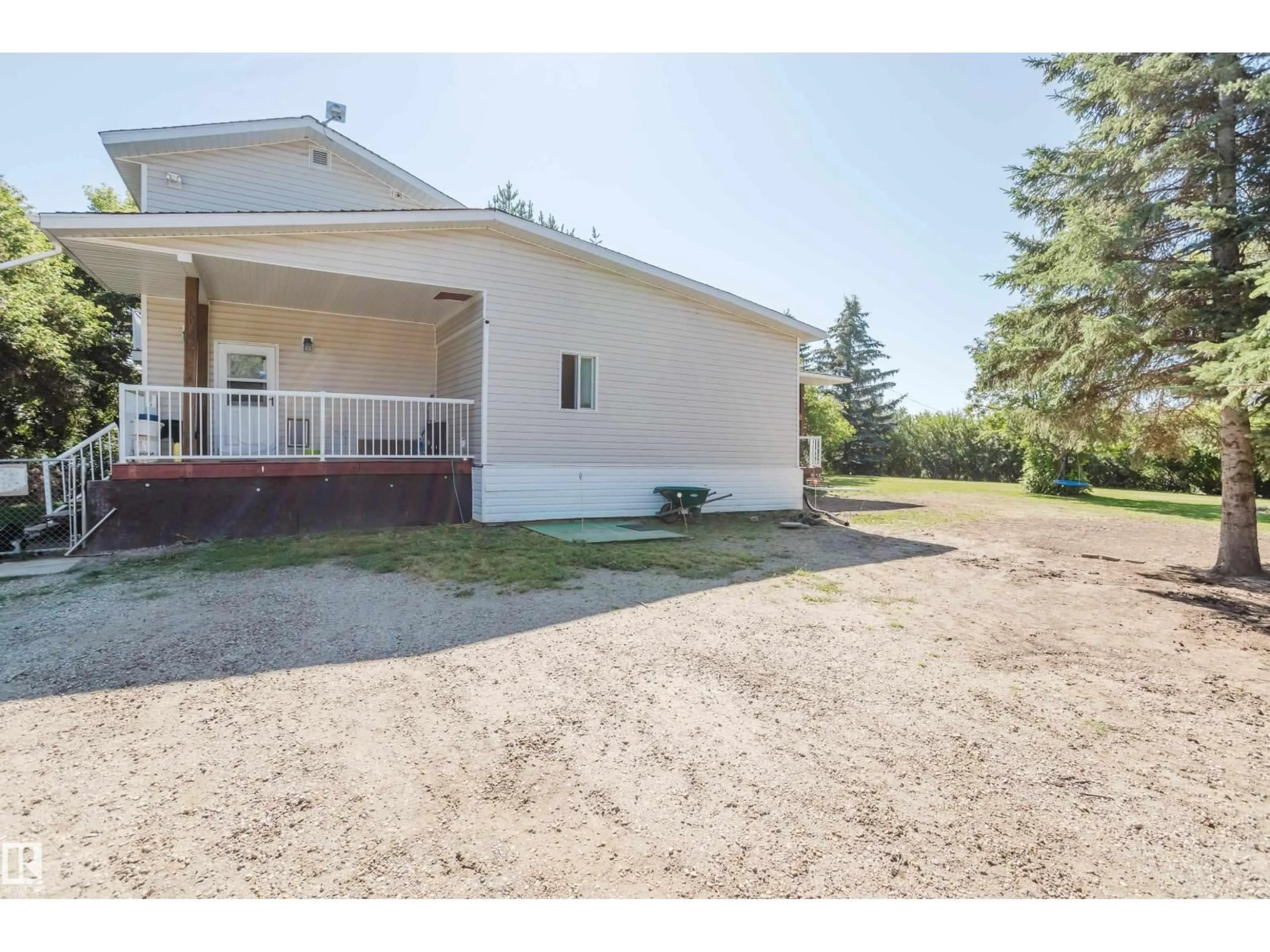 A pic from outside/outdoor area/front of a property/back of a property/a pic from drone, unknown for 53504 - 5 RGE ROAD 14, Rural Parkland County Alberta T7Y0B5