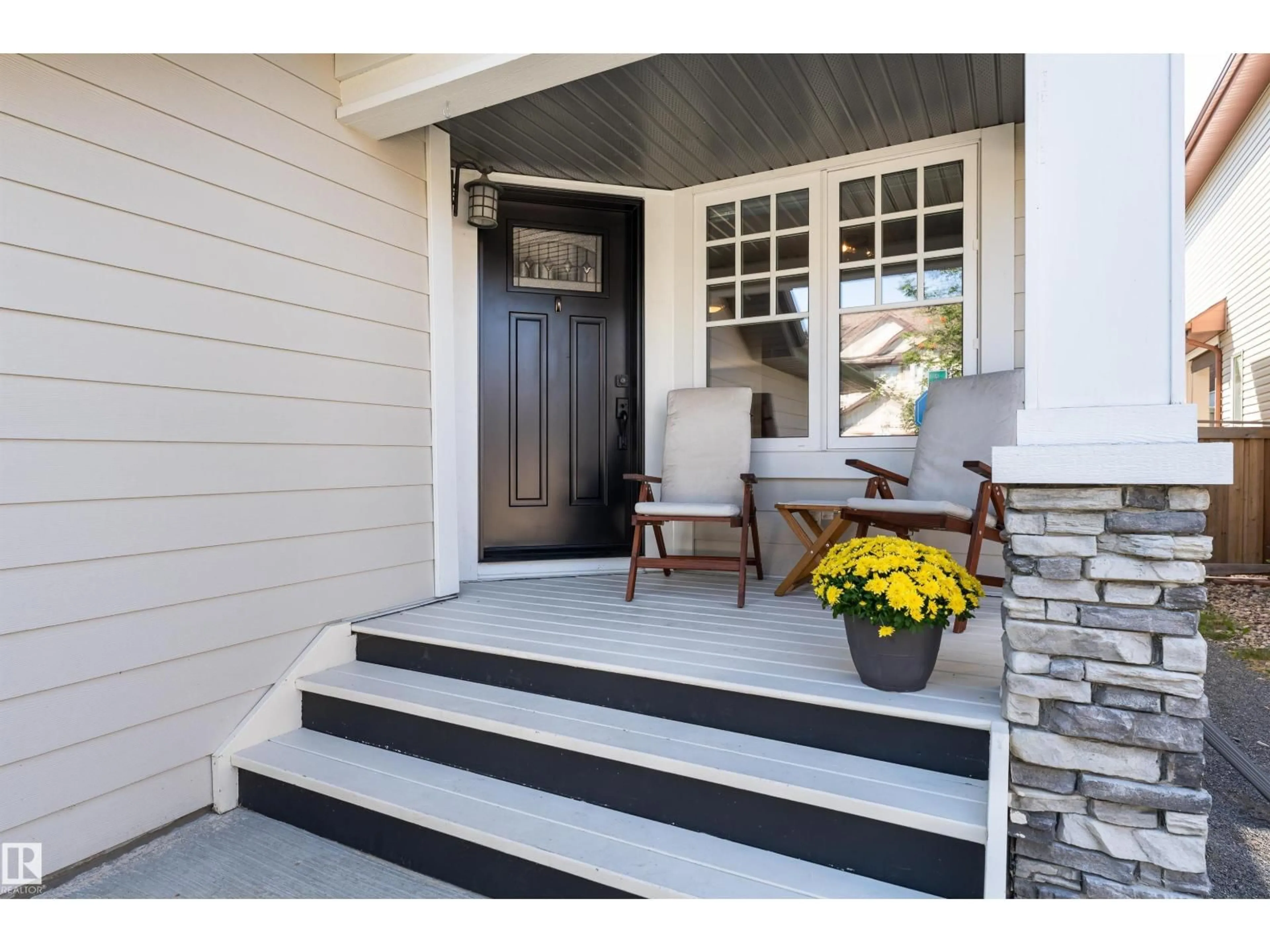 Indoor entryway for 1221 AINSLIE WY, Edmonton Alberta T6W0H7