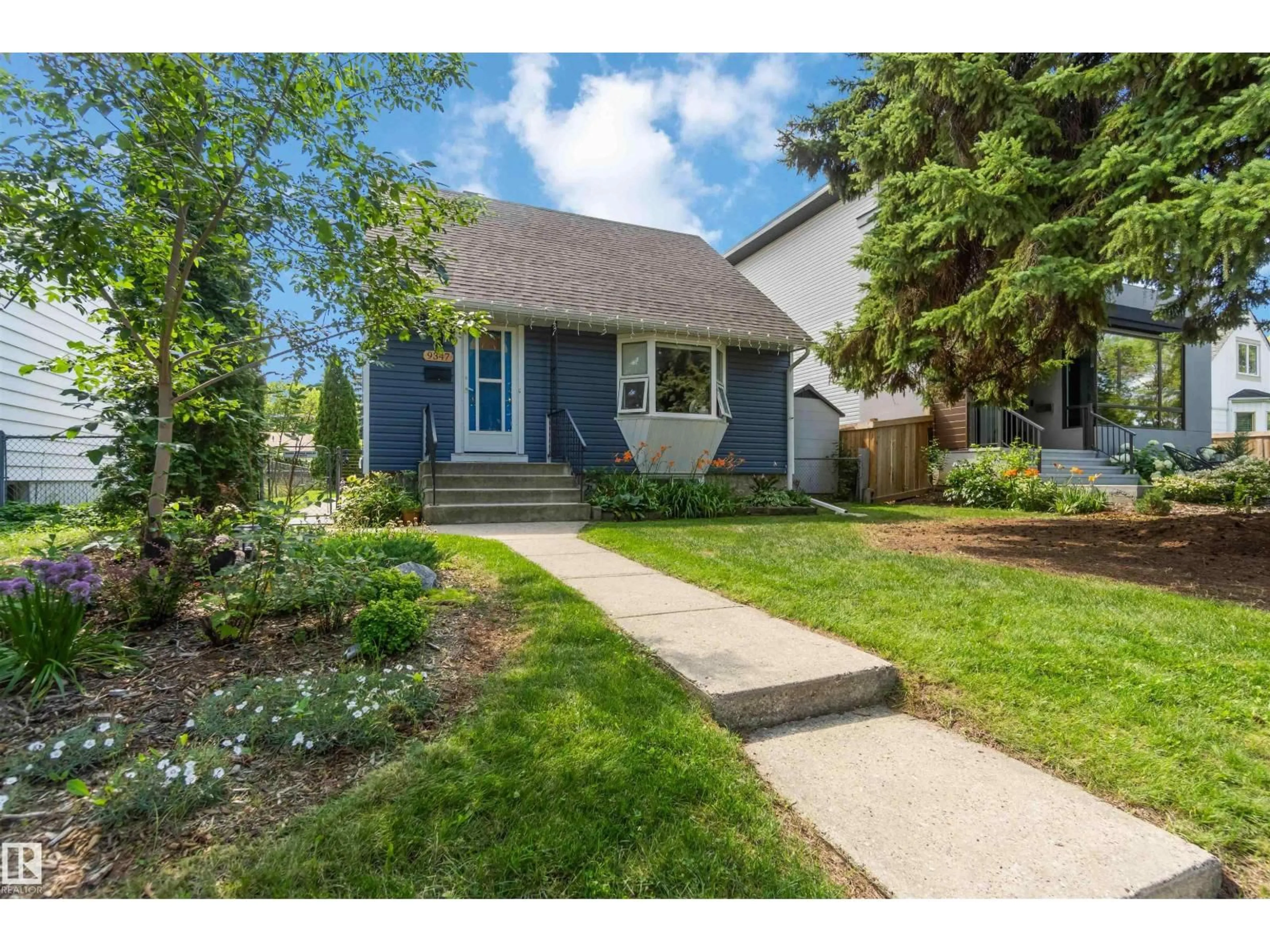 Home with vinyl exterior material, street for 9347 73 AV, Edmonton Alberta T6E1A8