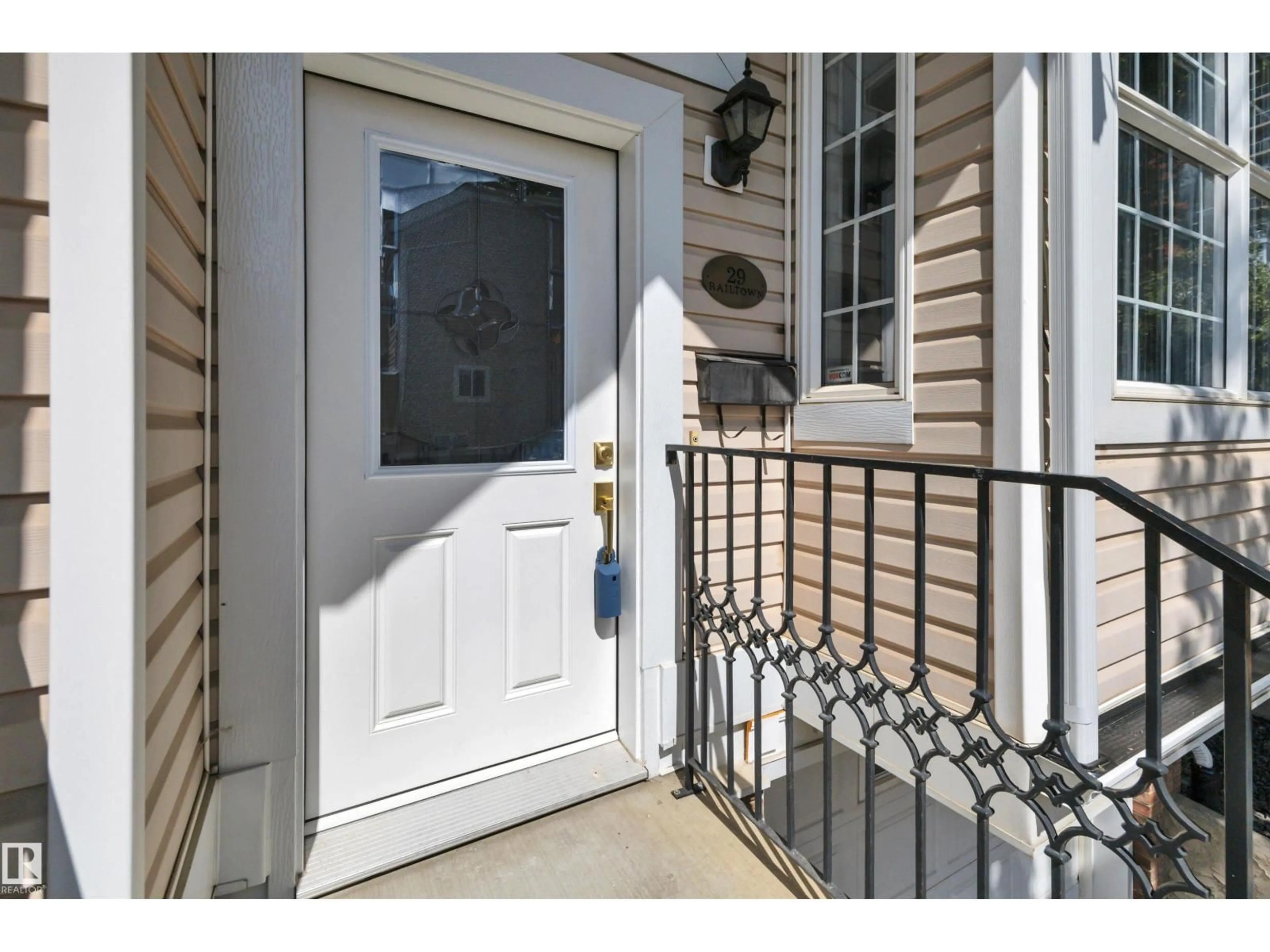 Indoor entryway for 29 10235 111 ST NW, Edmonton Alberta T5K2V5