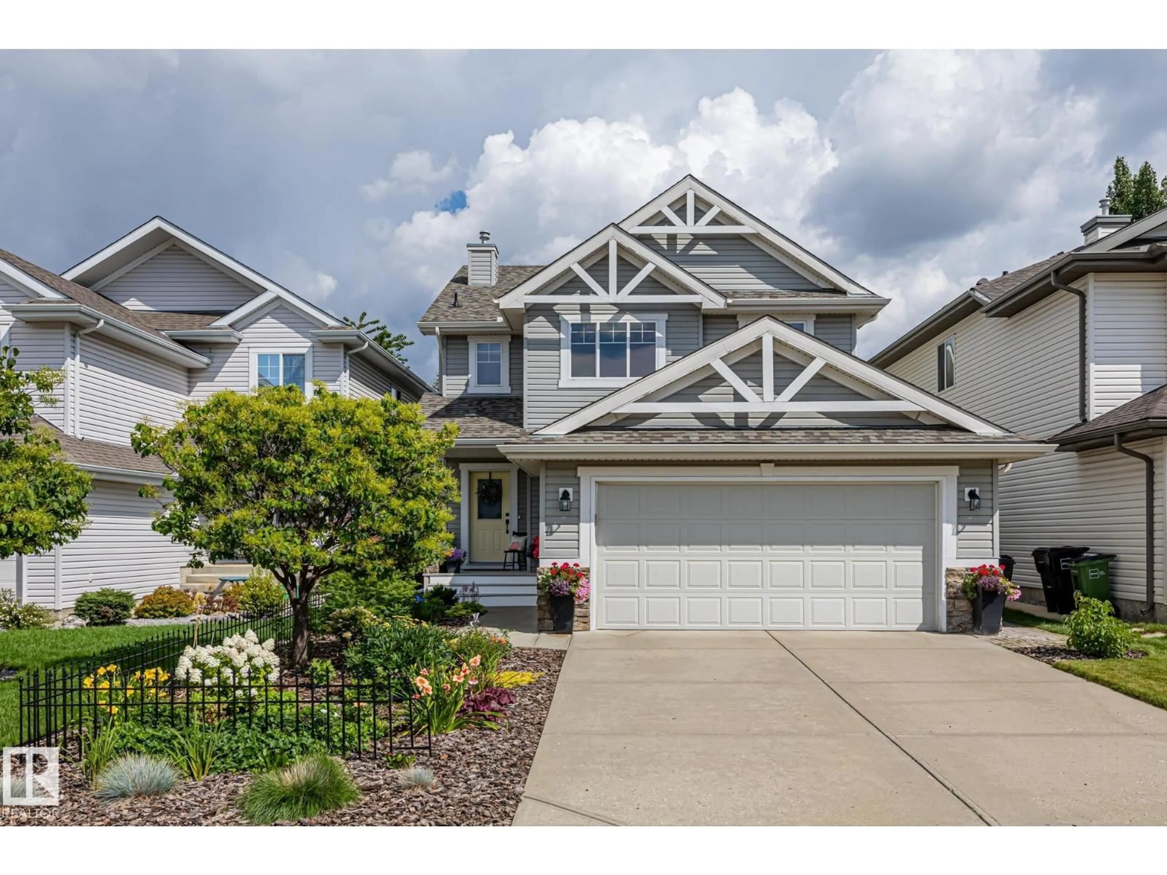 Home with vinyl exterior material, street for 121 HAYWARD CR, Edmonton Alberta T6R3G3