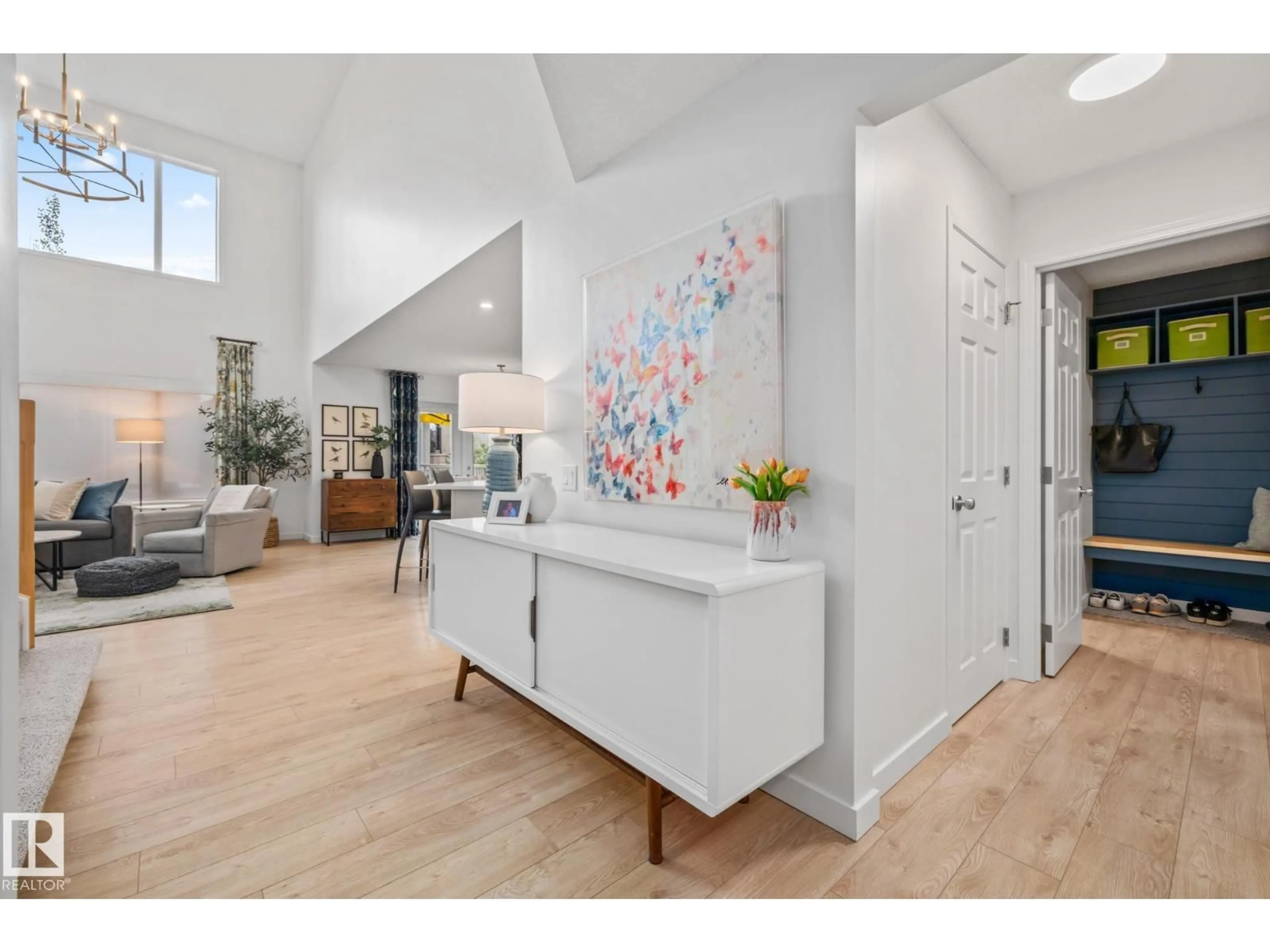 Indoor entryway for 121 HAYWARD CR, Edmonton Alberta T6R3G3
