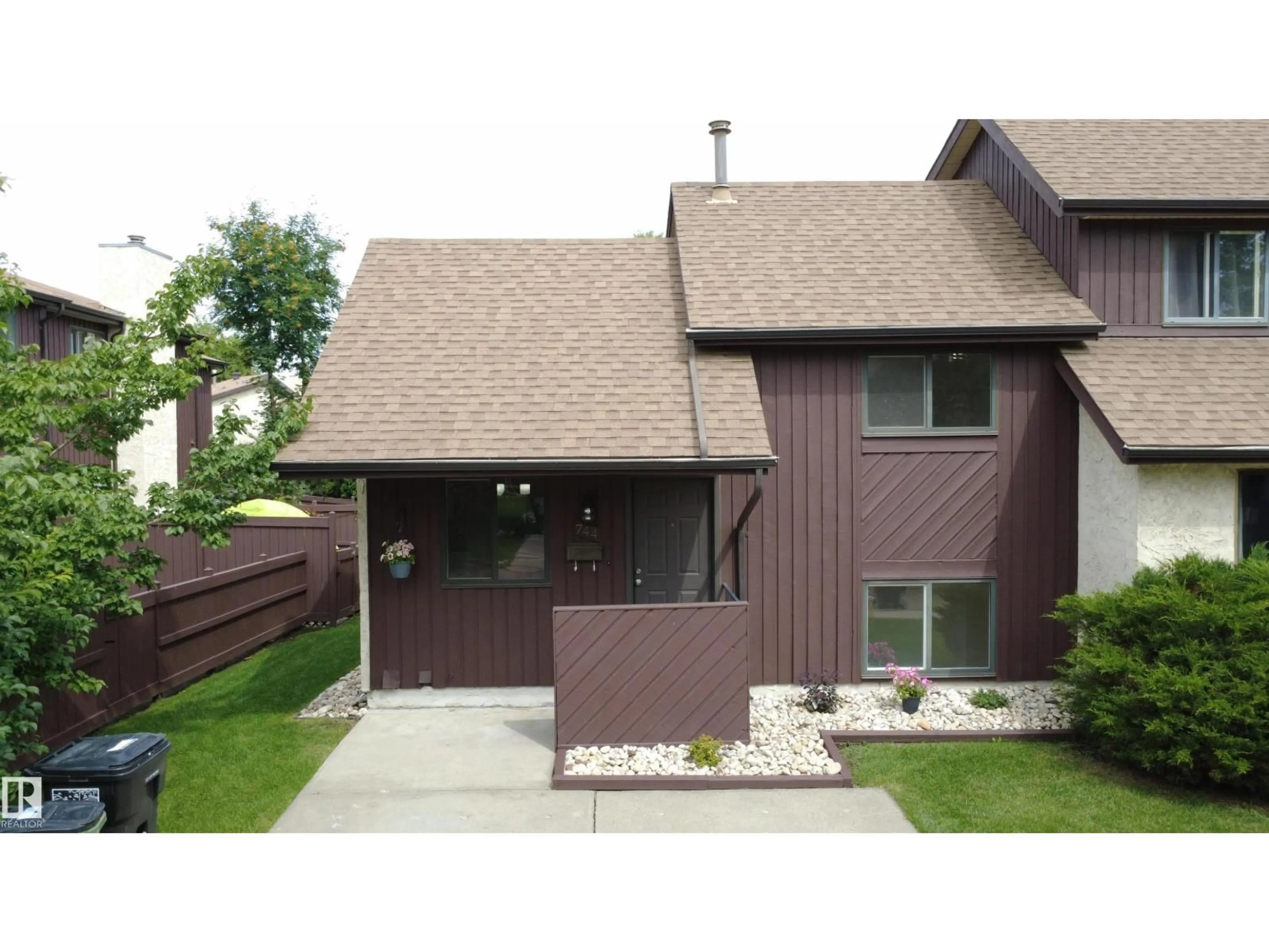 Home with vinyl exterior material, street for 744 SADDLEBACK RD, Edmonton Alberta T6J4Z1