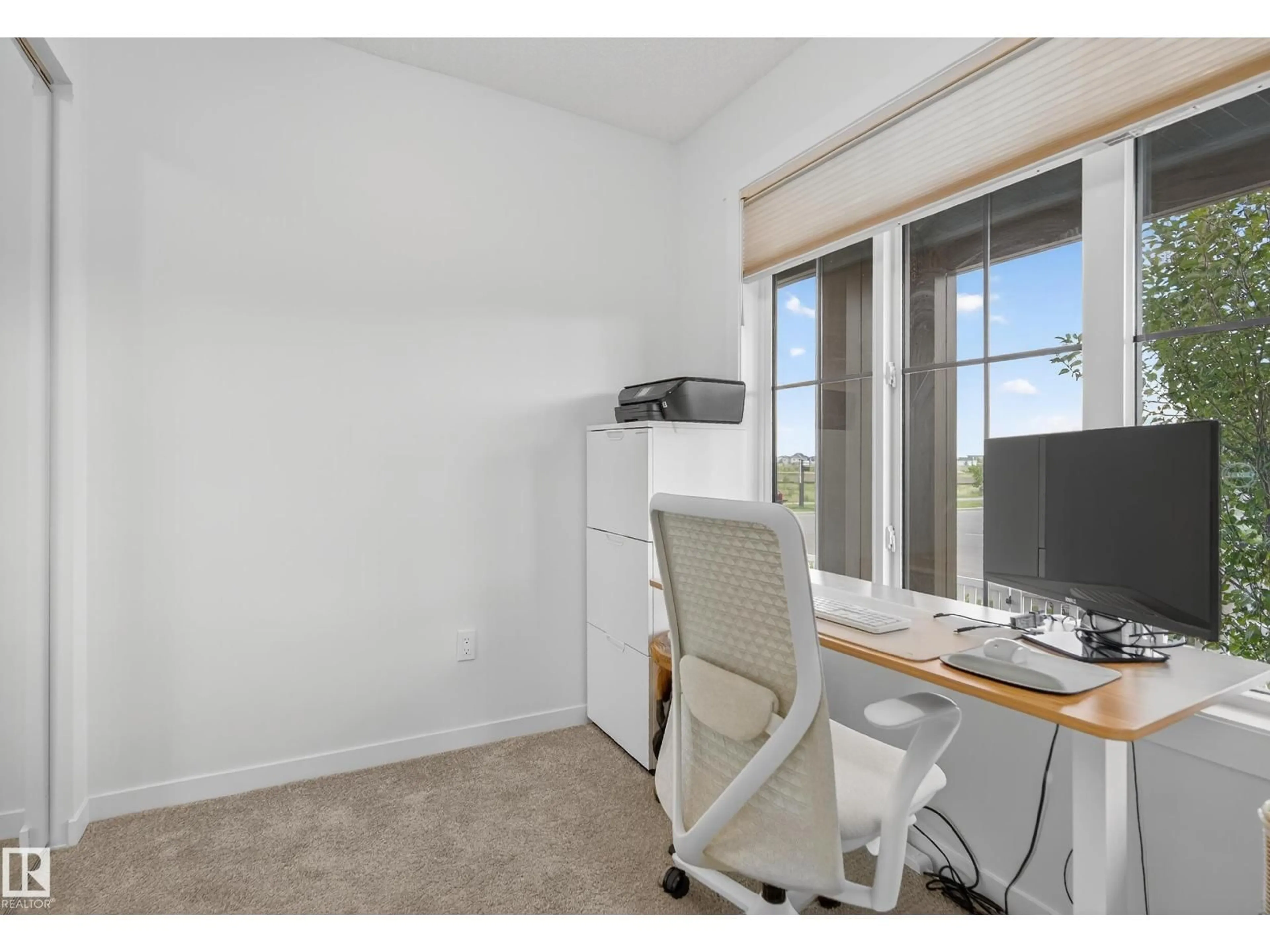 A pic of a room for 19206 27 AV, Edmonton Alberta T6M1L1