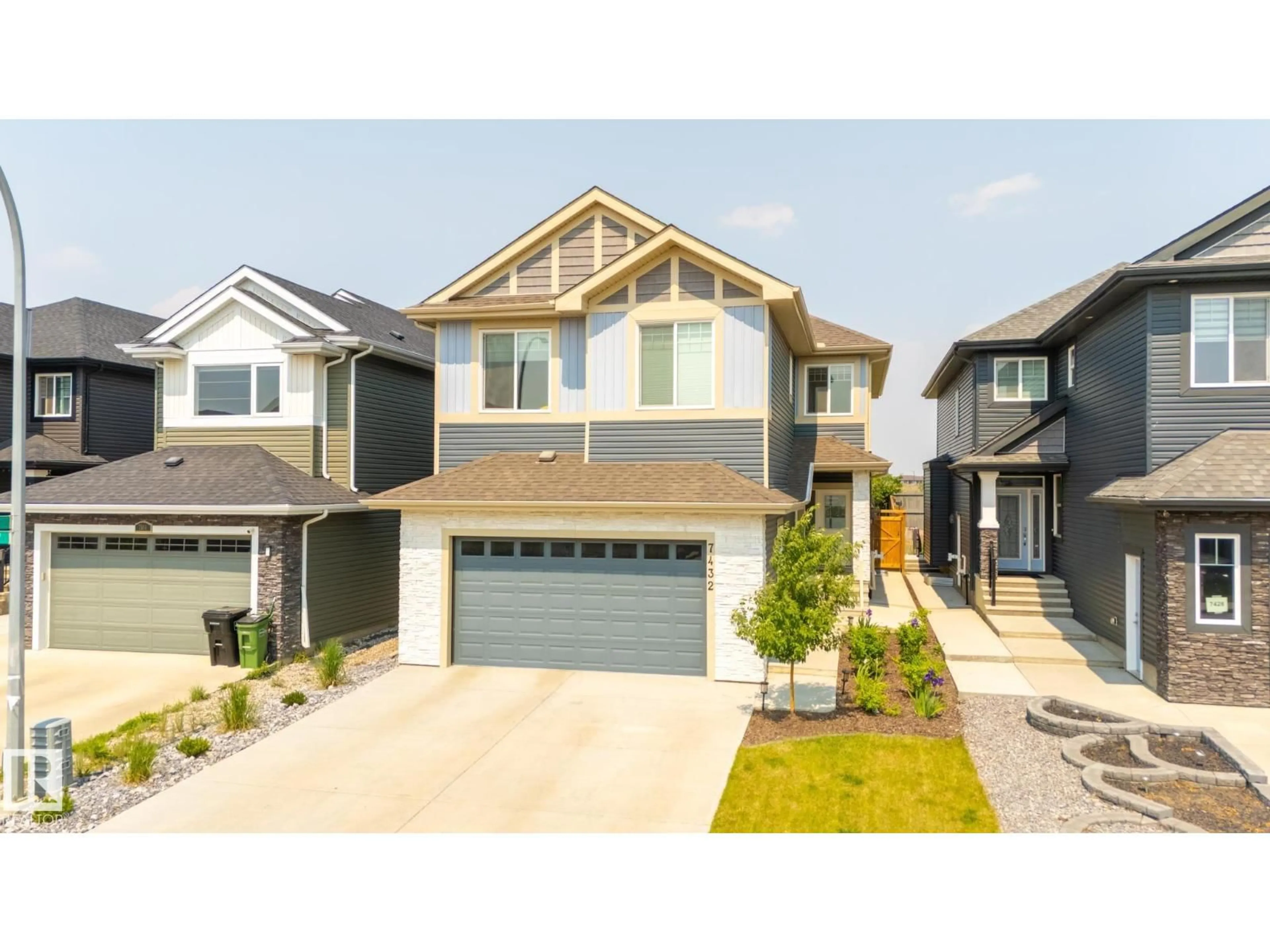 Home with vinyl exterior material, street for 7432 174 AV, Edmonton Alberta T5Z0J7