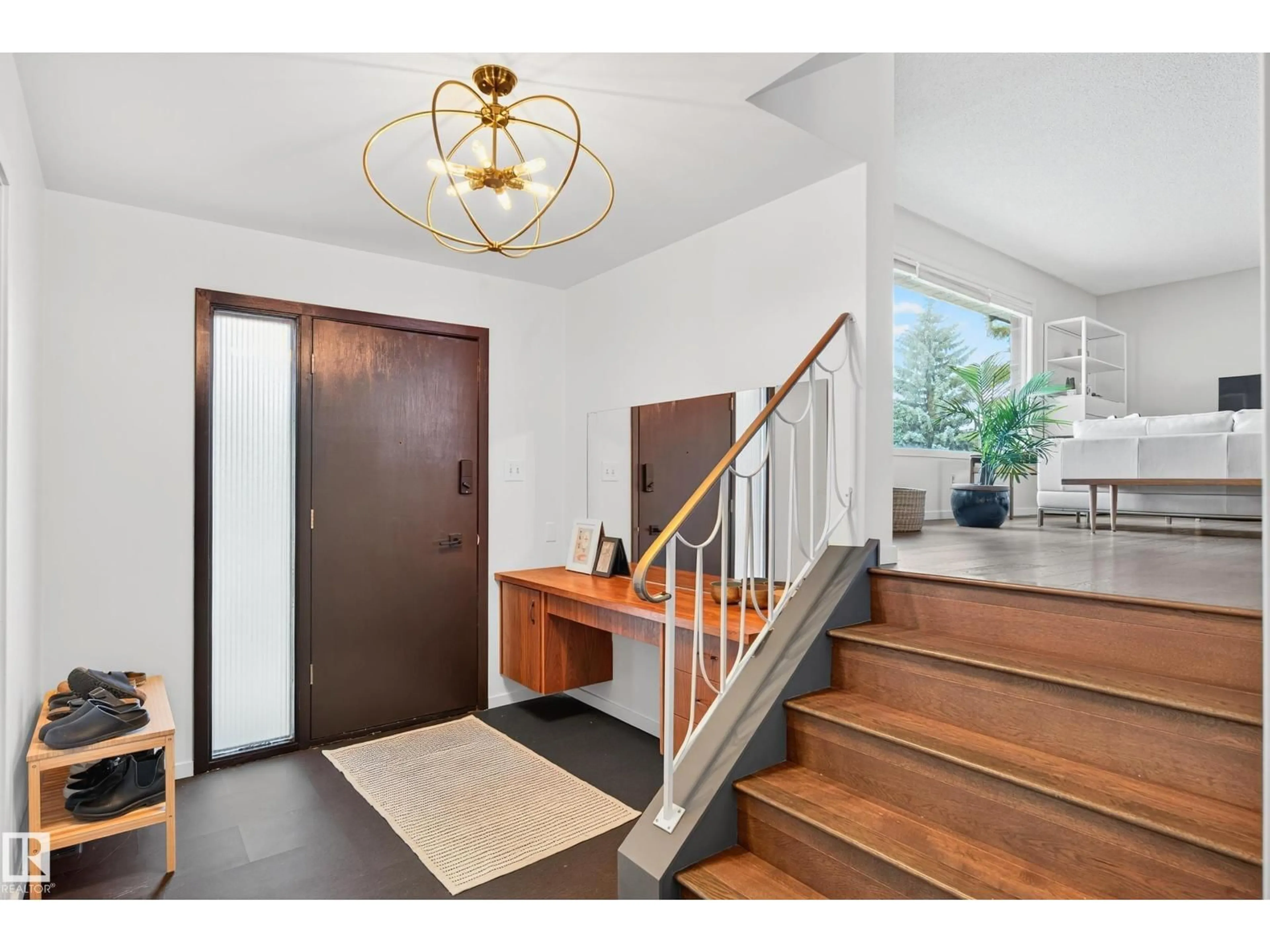 Indoor entryway for 3631 110 ST, Edmonton Alberta T6J1E3