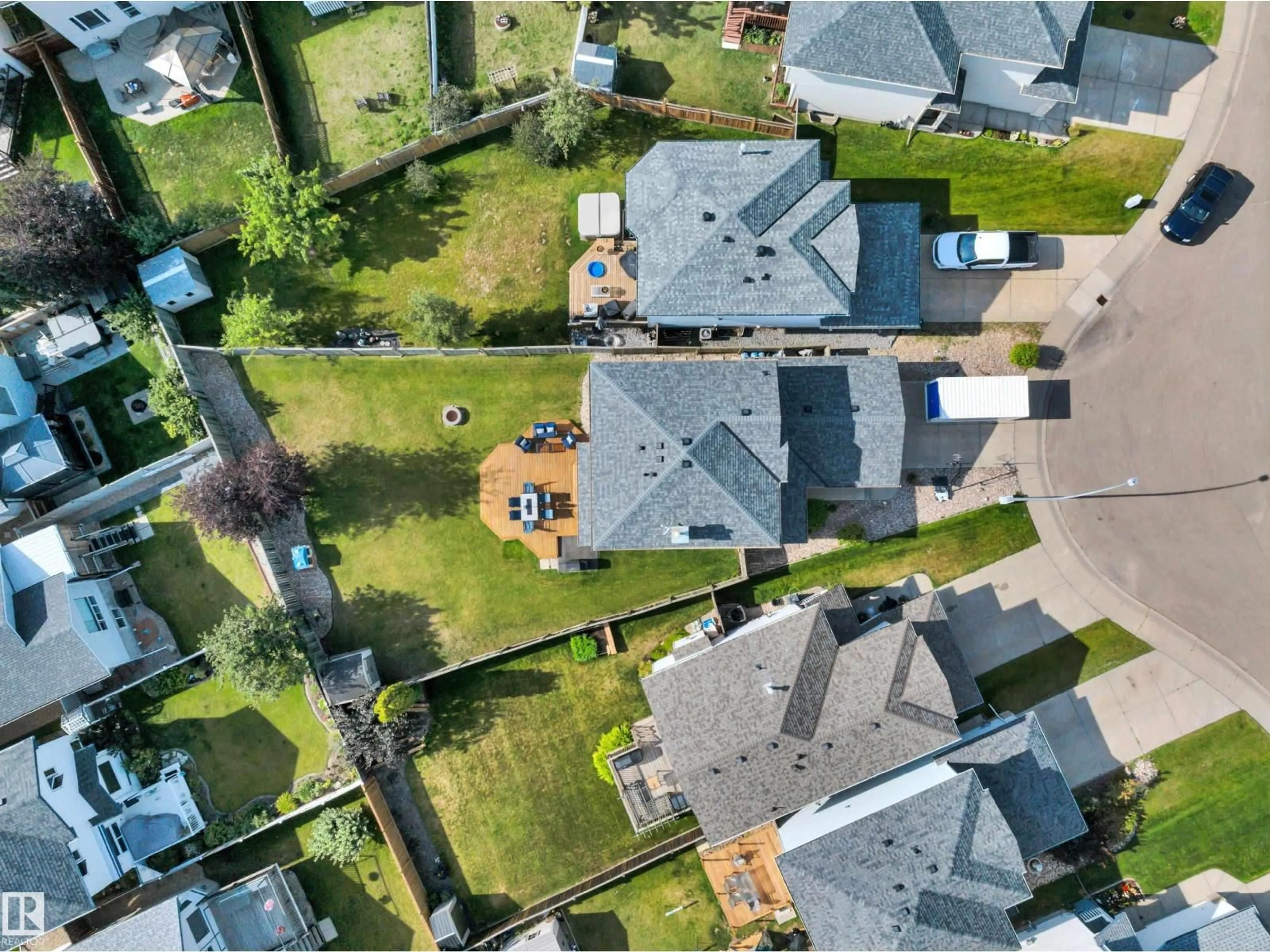 A pic from outside/outdoor area/front of a property/back of a property/a pic from drone, street for 551 KLARVATTEN LAKE WD, Edmonton Alberta T5Z3M1
