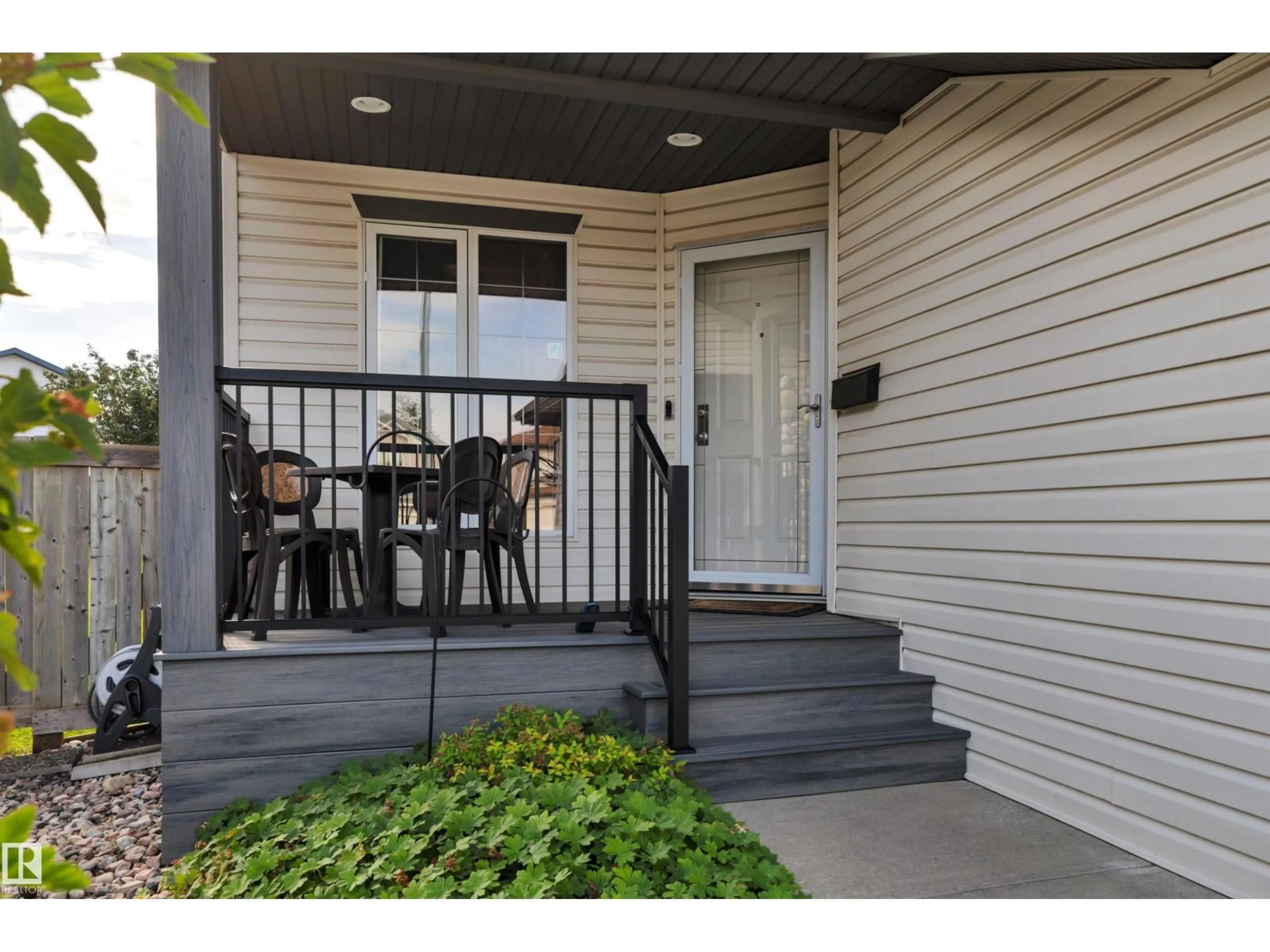 Patio, street for 551 KLARVATTEN LAKE WD, Edmonton Alberta T5Z3M1