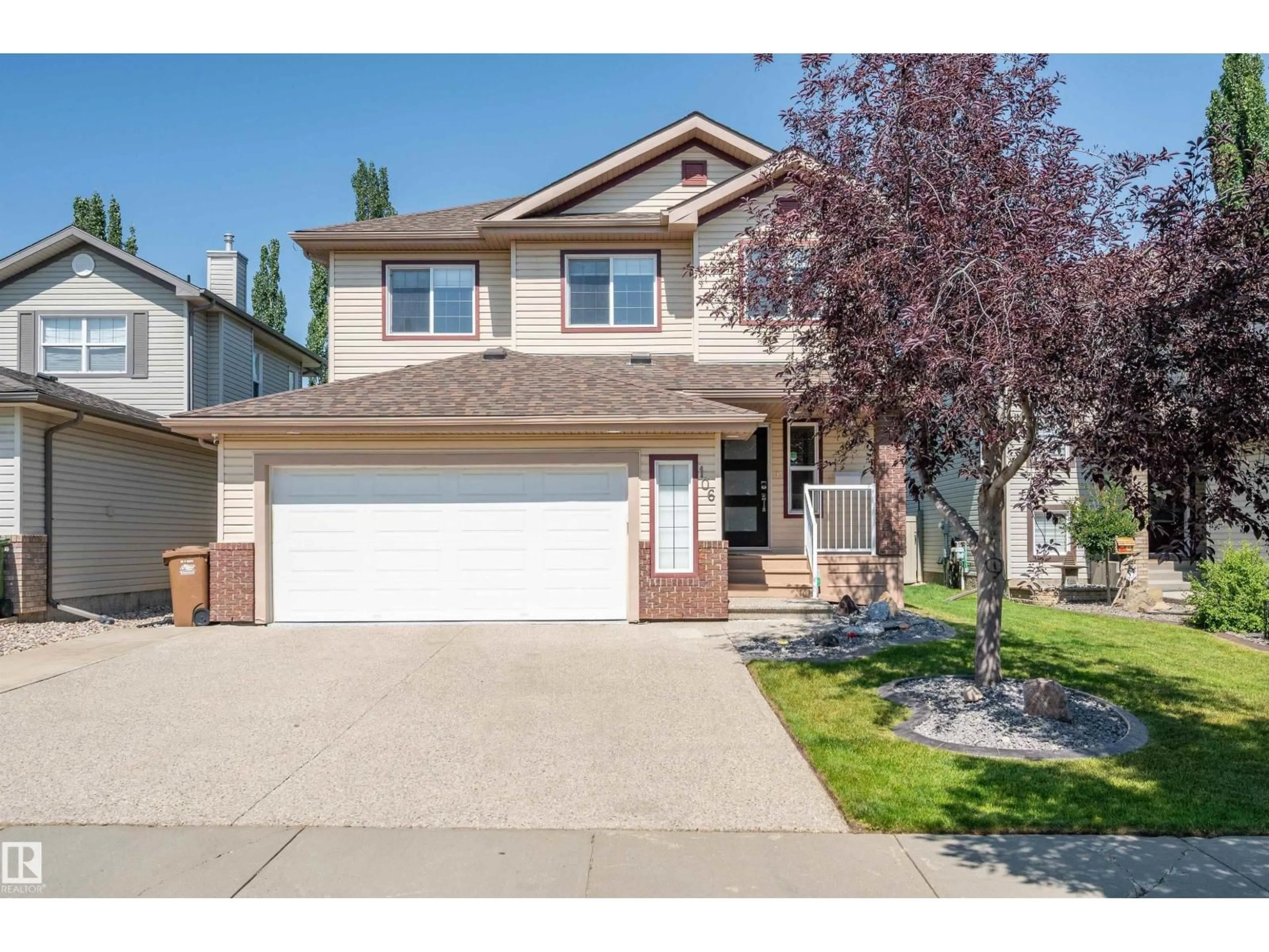 Home with vinyl exterior material, street for 106 EASTGATE WY, St. Albert Alberta T8N1B6