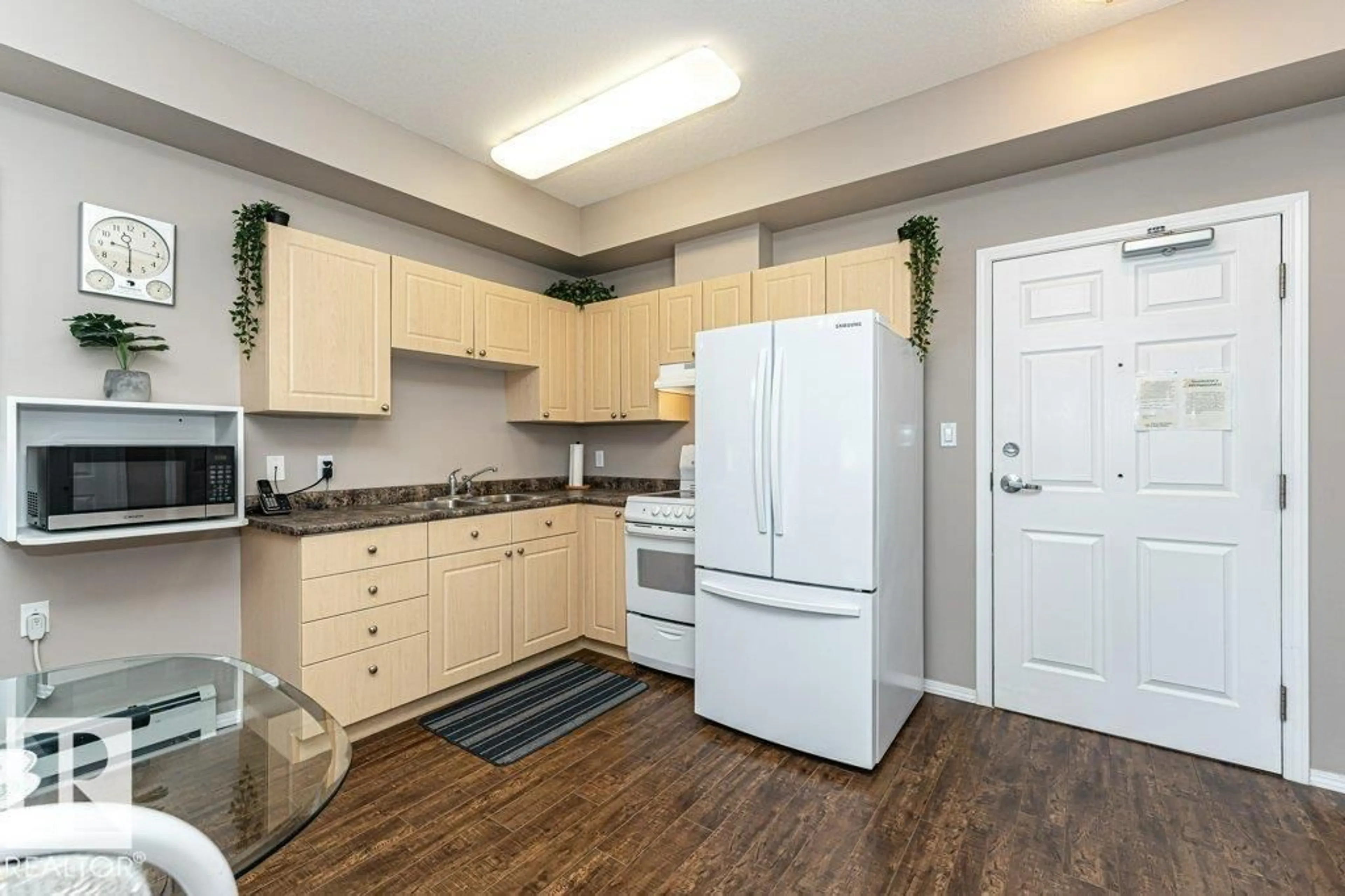 Standard kitchen, wood/laminate floor for 133 - 8802 SOUTHFORT DR, Fort Saskatchewan Alberta T8L4R6