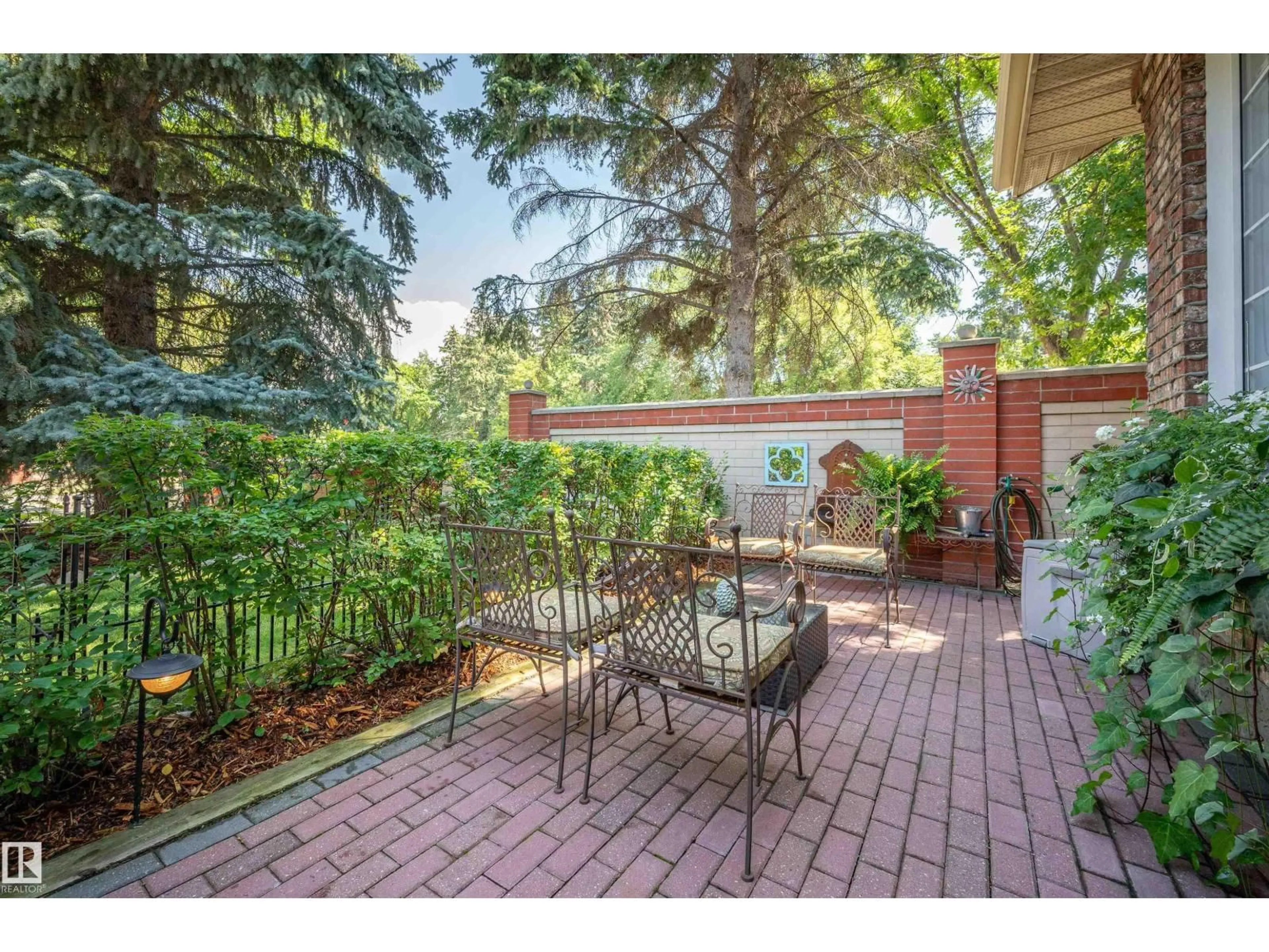 Patio, street for 49 BERRYMORE DR, St. Albert Alberta T8N6B8