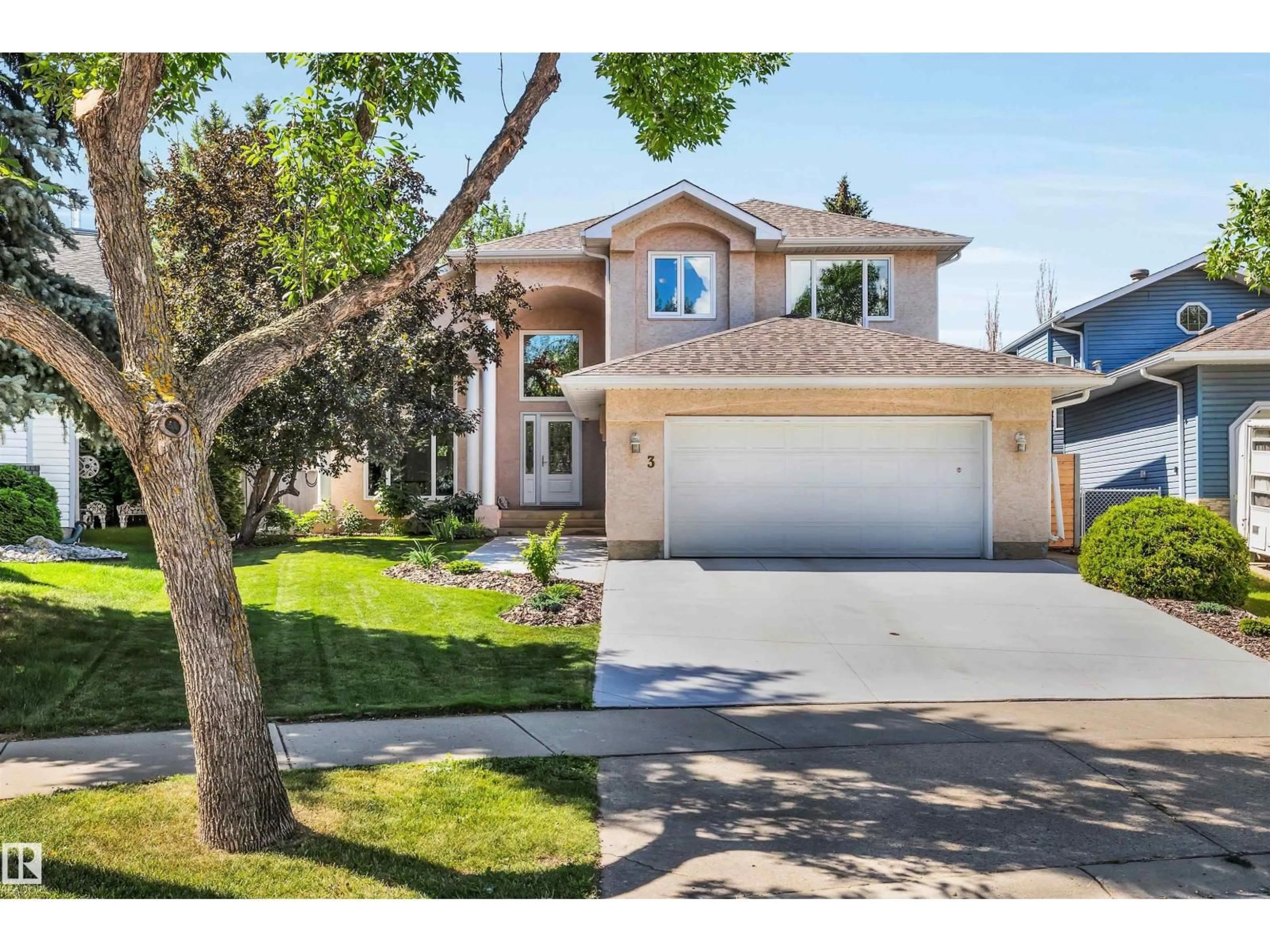 Home with vinyl exterior material, street for 3 ORCHARD, St. Albert Alberta T8N6E6