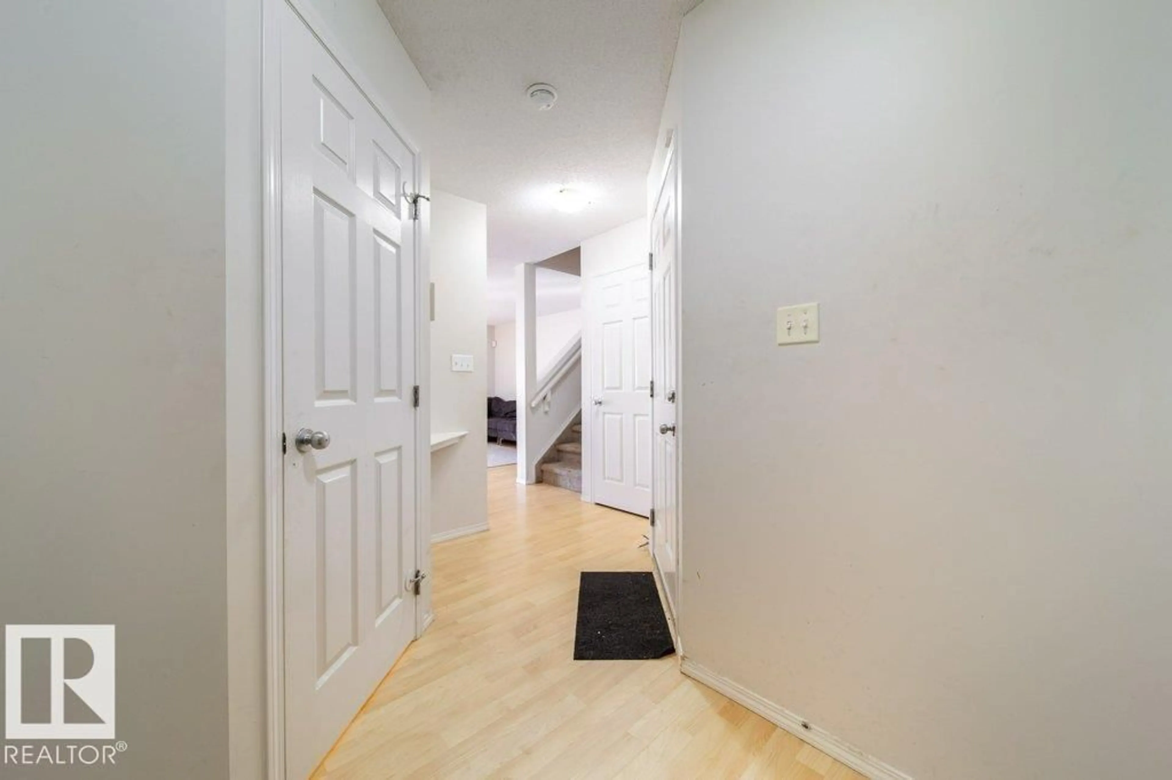Indoor entryway for 1677 MELROSE PLACE SW, Edmonton Alberta T6X1X6