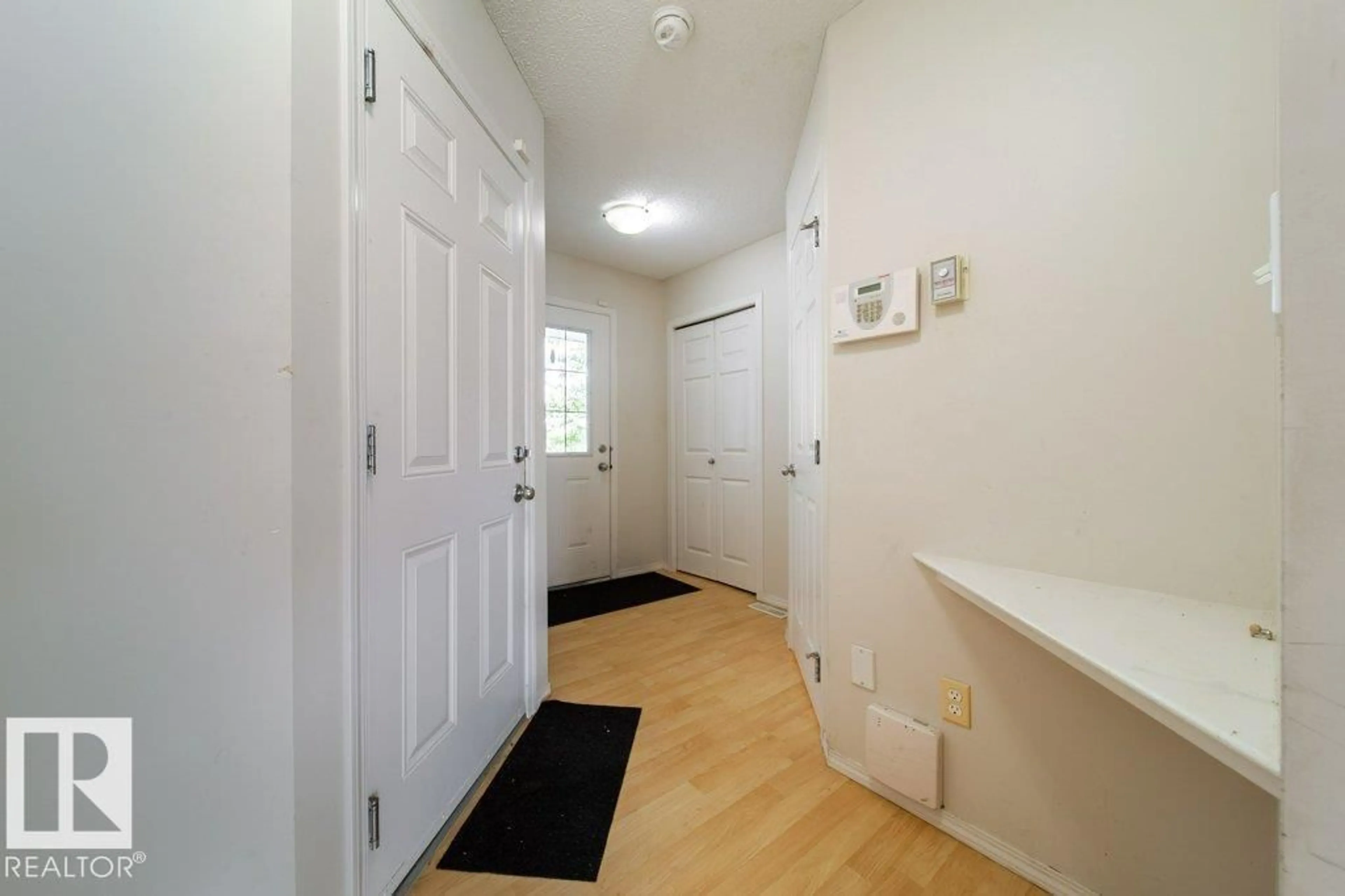 Indoor entryway for 1677 MELROSE PLACE SW, Edmonton Alberta T6X1X6