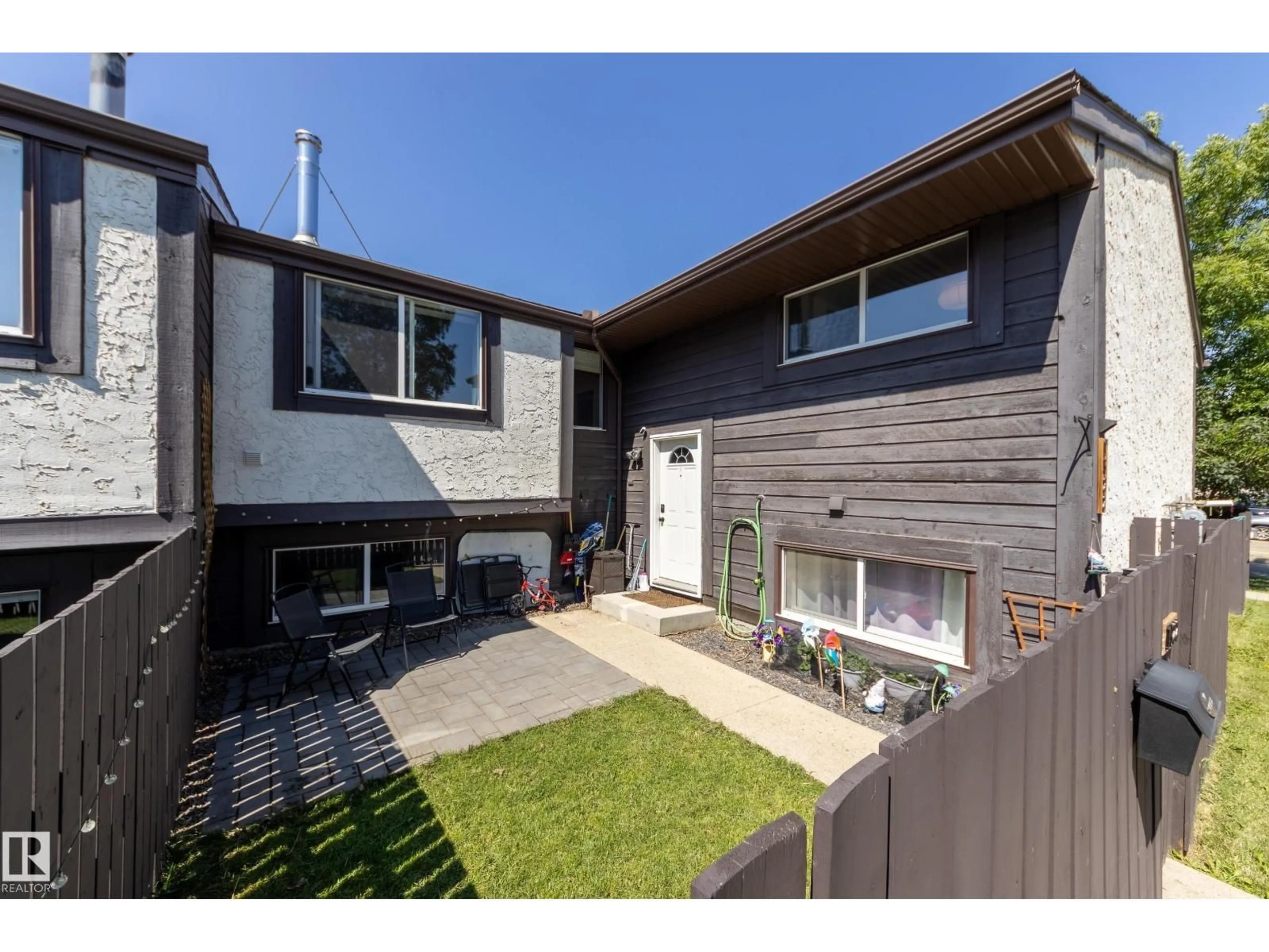 A pic from outside/outdoor area/front of a property/back of a property/a pic from drone, street for NW - 1522 69 ST, Edmonton Alberta T6K3R3