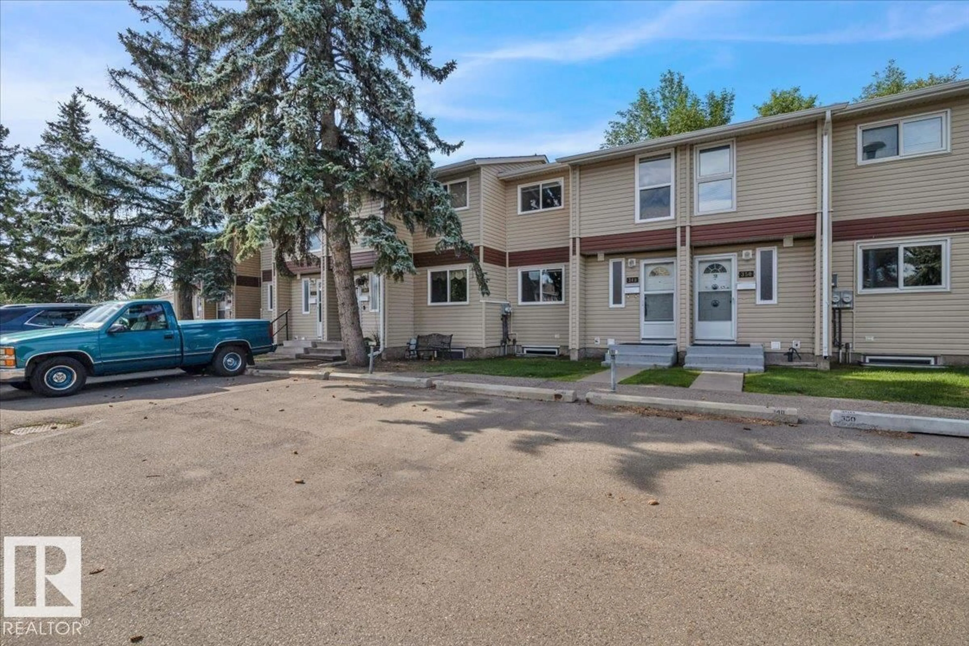 A pic from outside/outdoor area/front of a property/back of a property/a pic from drone, street for 348 CLAREVIEW RD, Edmonton Alberta T5A4G6