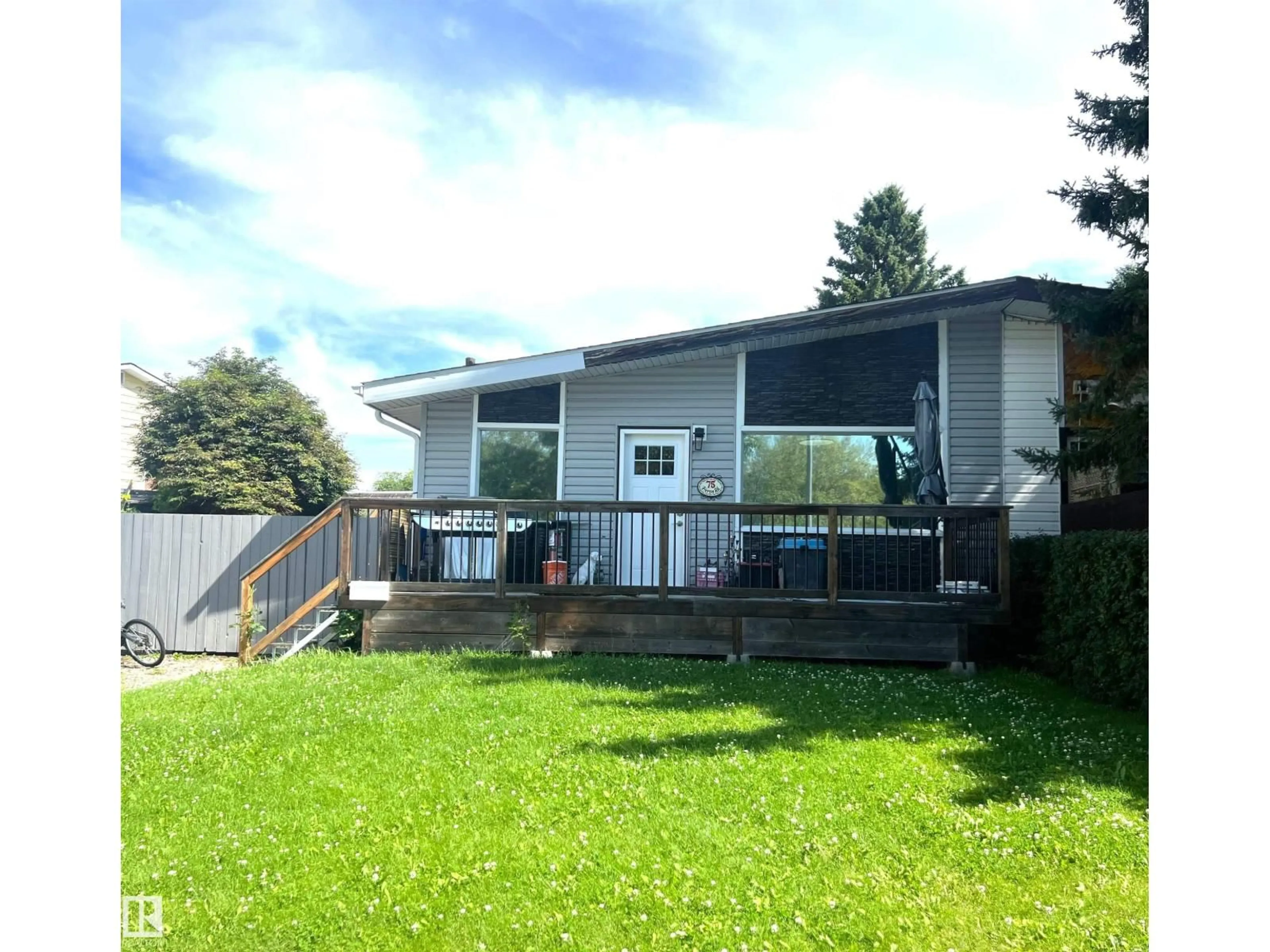 A pic from outside/outdoor area/front of a property/back of a property/a pic from drone, building for 75 HERON RD, Sherwood Park Alberta T8A0H1