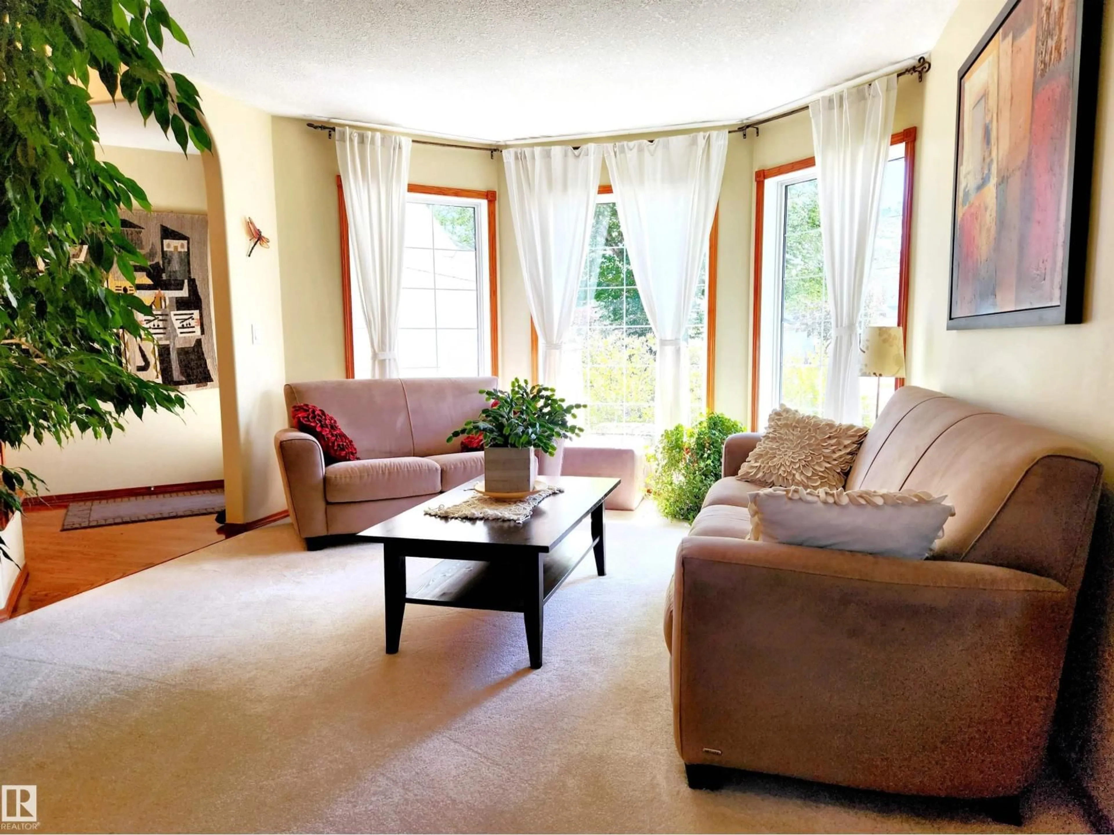 Living room with furniture, unknown for 281 ORMSBY RD, Edmonton Alberta T5T5X6