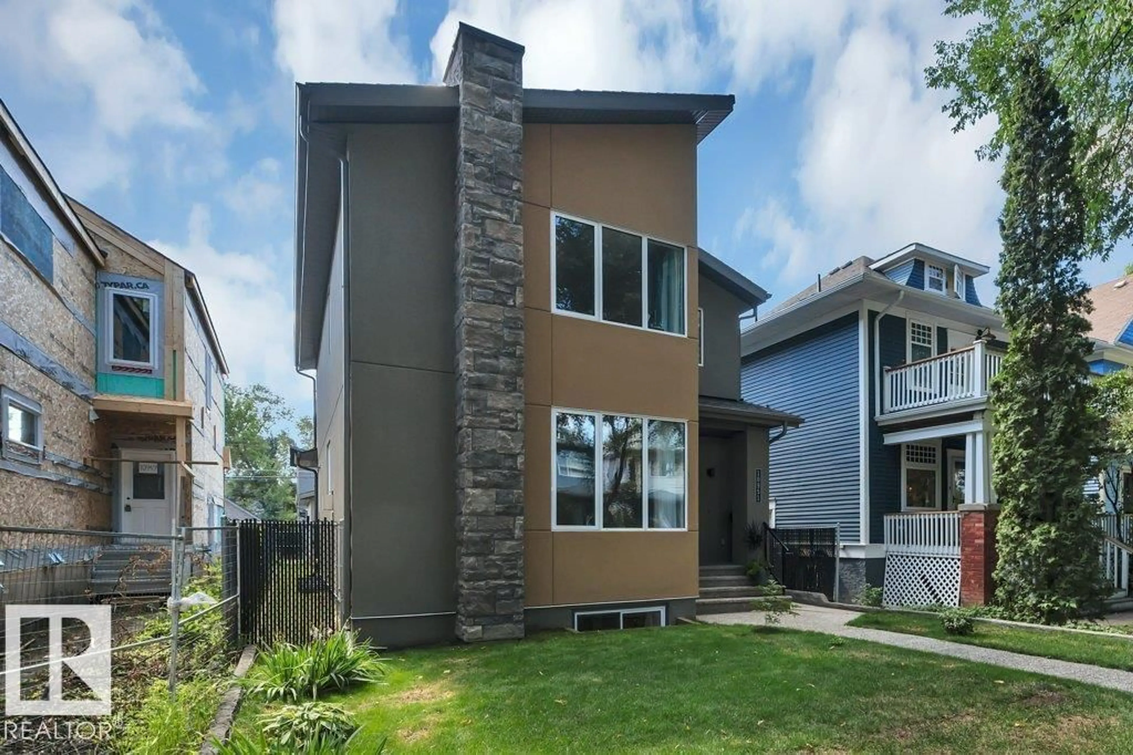 Home with vinyl exterior material, unknown for 10951 81 AV, Edmonton Alberta T5G0S1