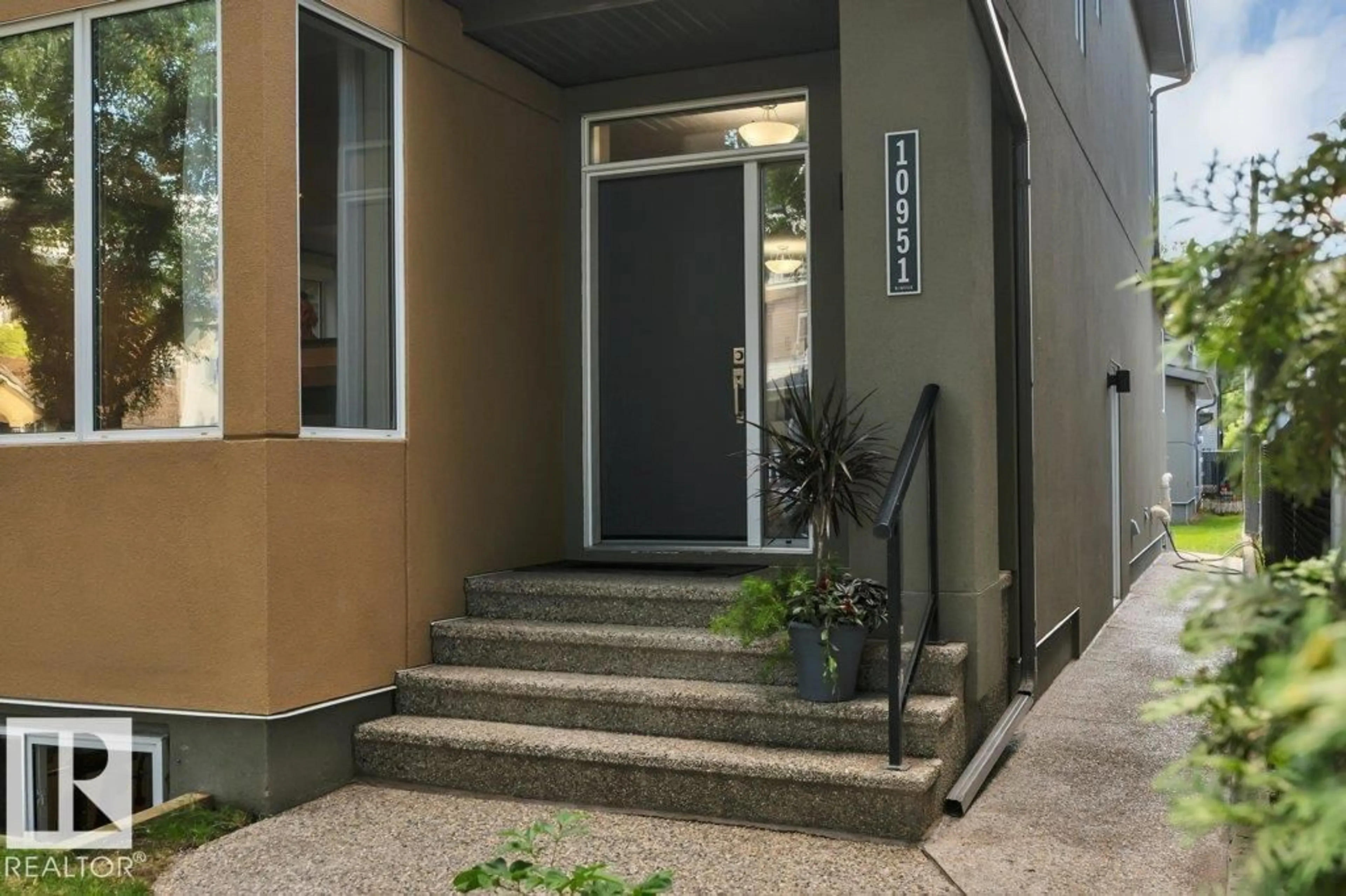 Unknown for 10951 81 AV, Edmonton Alberta T5G0S1