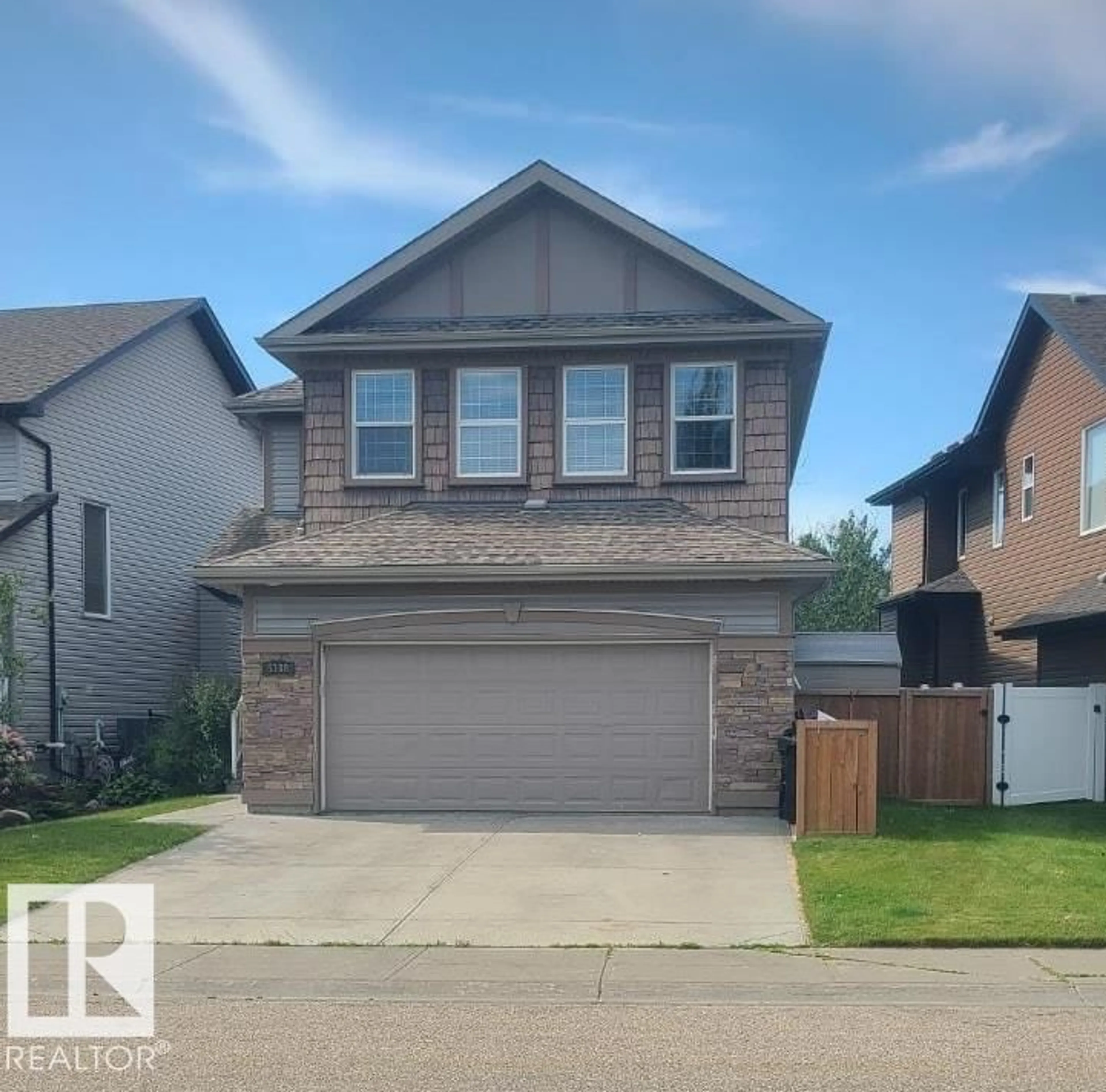 Home with vinyl exterior material, street for 5168 SUNVIEW DR, Sherwood Park Alberta T8H0K3