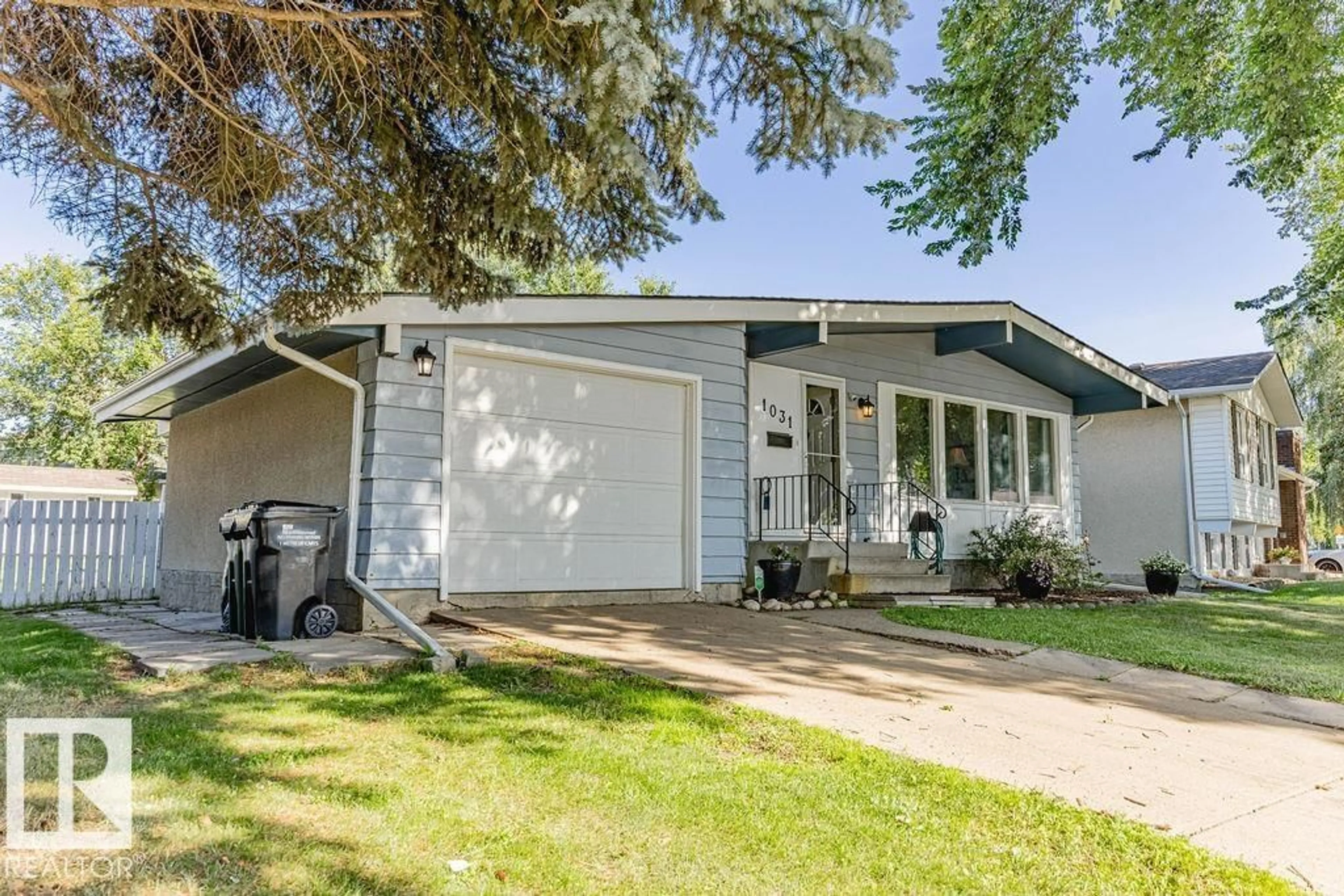 Home with vinyl exterior material, street for 1031 STRATHCONA DR, Sherwood Park Alberta T8A1A5