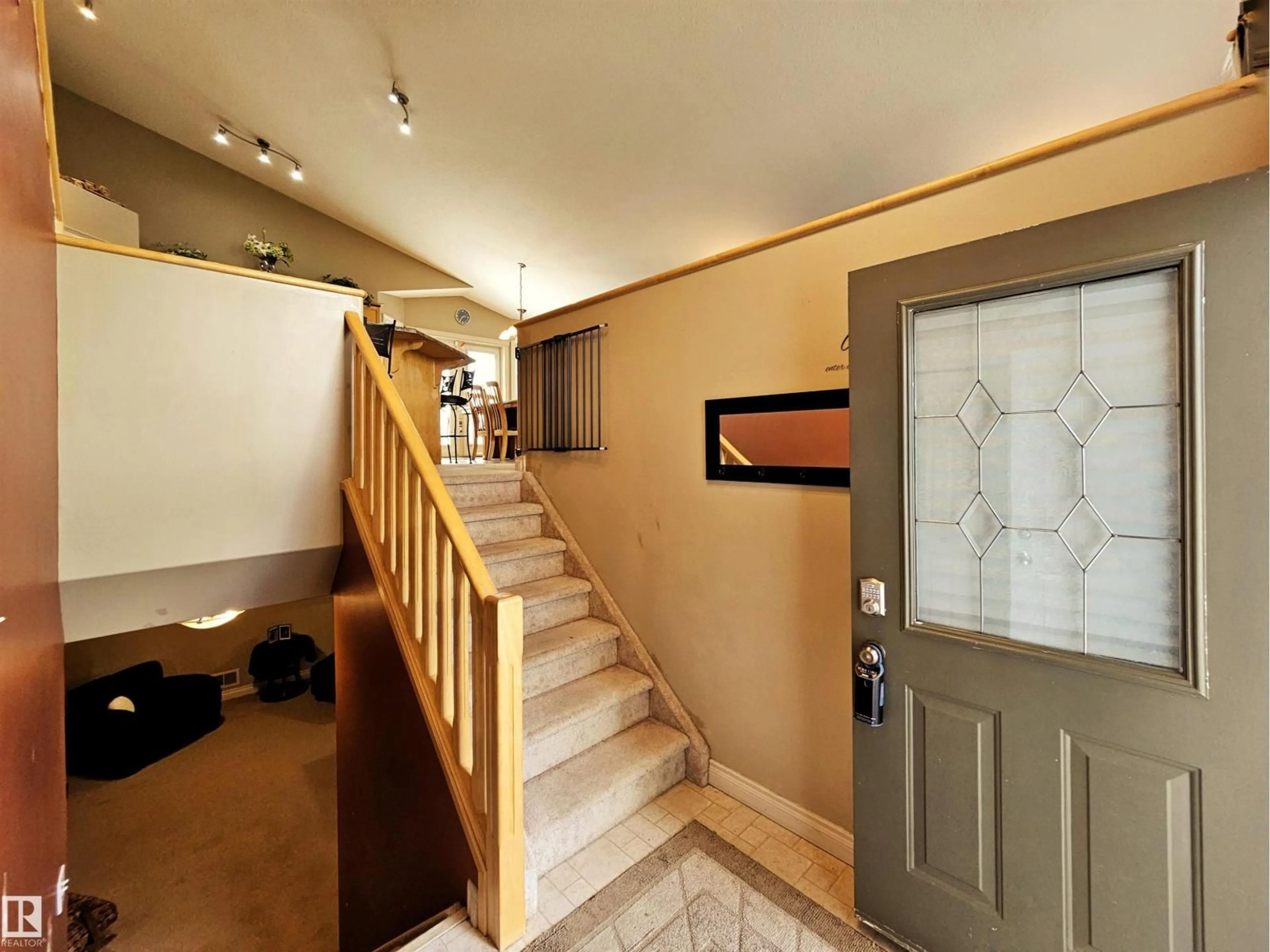 Indoor foyer for 5 ALDERSON CL, Fort Saskatchewan Alberta T8L4M9
