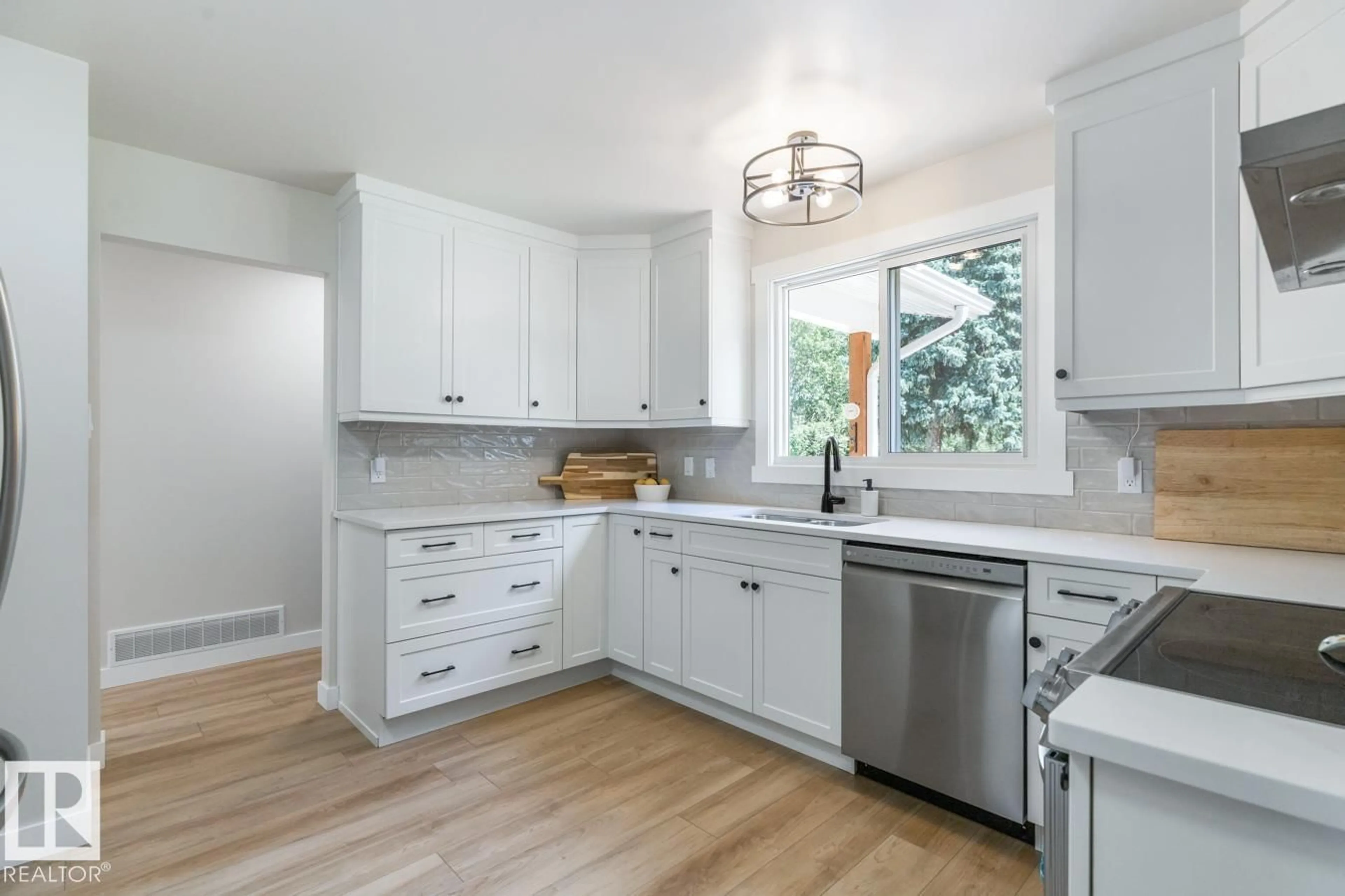 Open concept kitchen, unknown for 57 GARNET CR, Sherwood Park Alberta T8A2S1